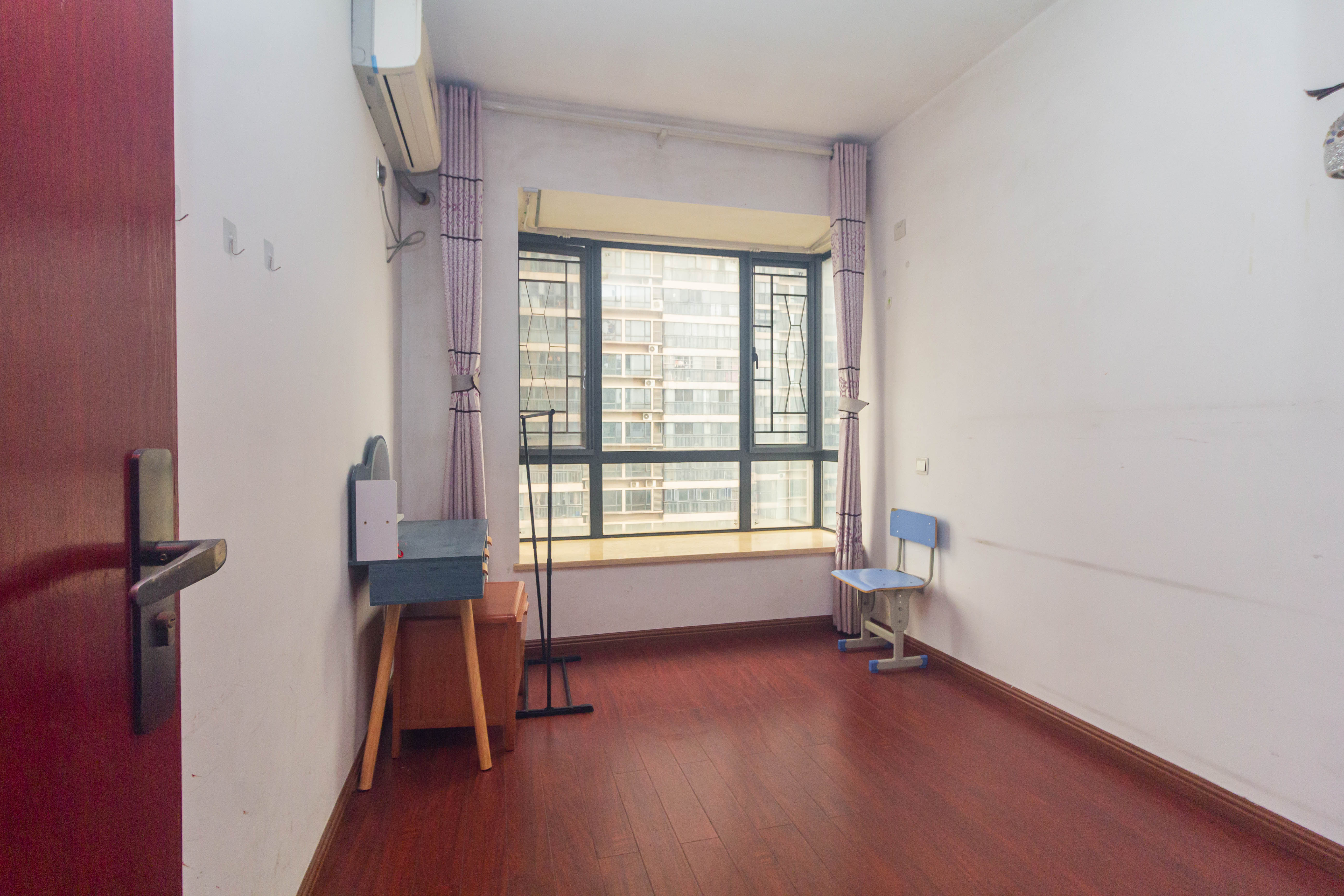 东岸城邦 4室2厅2卫 125.0万 东岸城邦 4室2厅2卫 125.0万卧室