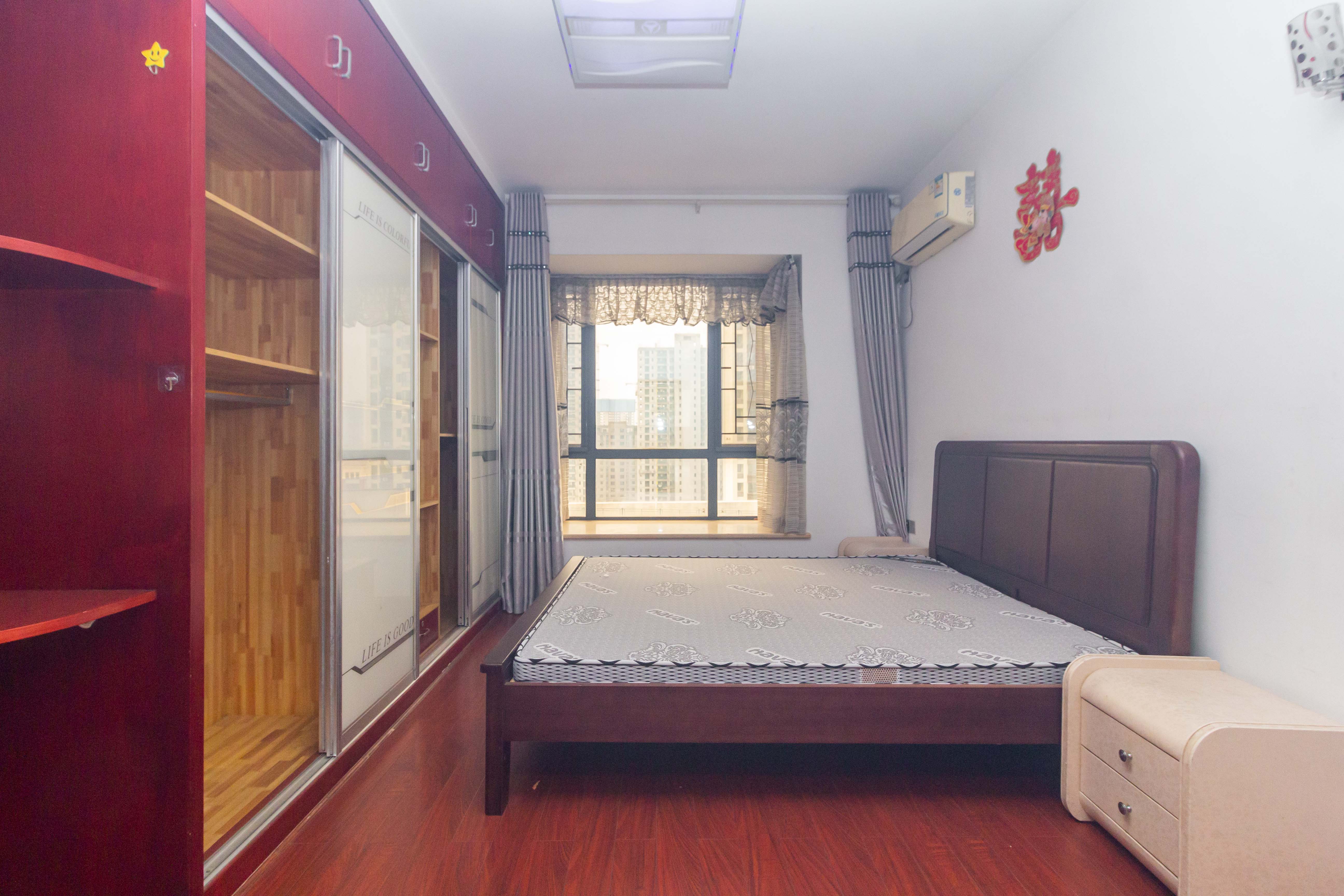 东岸城邦 4室2厅2卫 125.0万 东岸城邦 4室2厅2卫 125.0万卧室