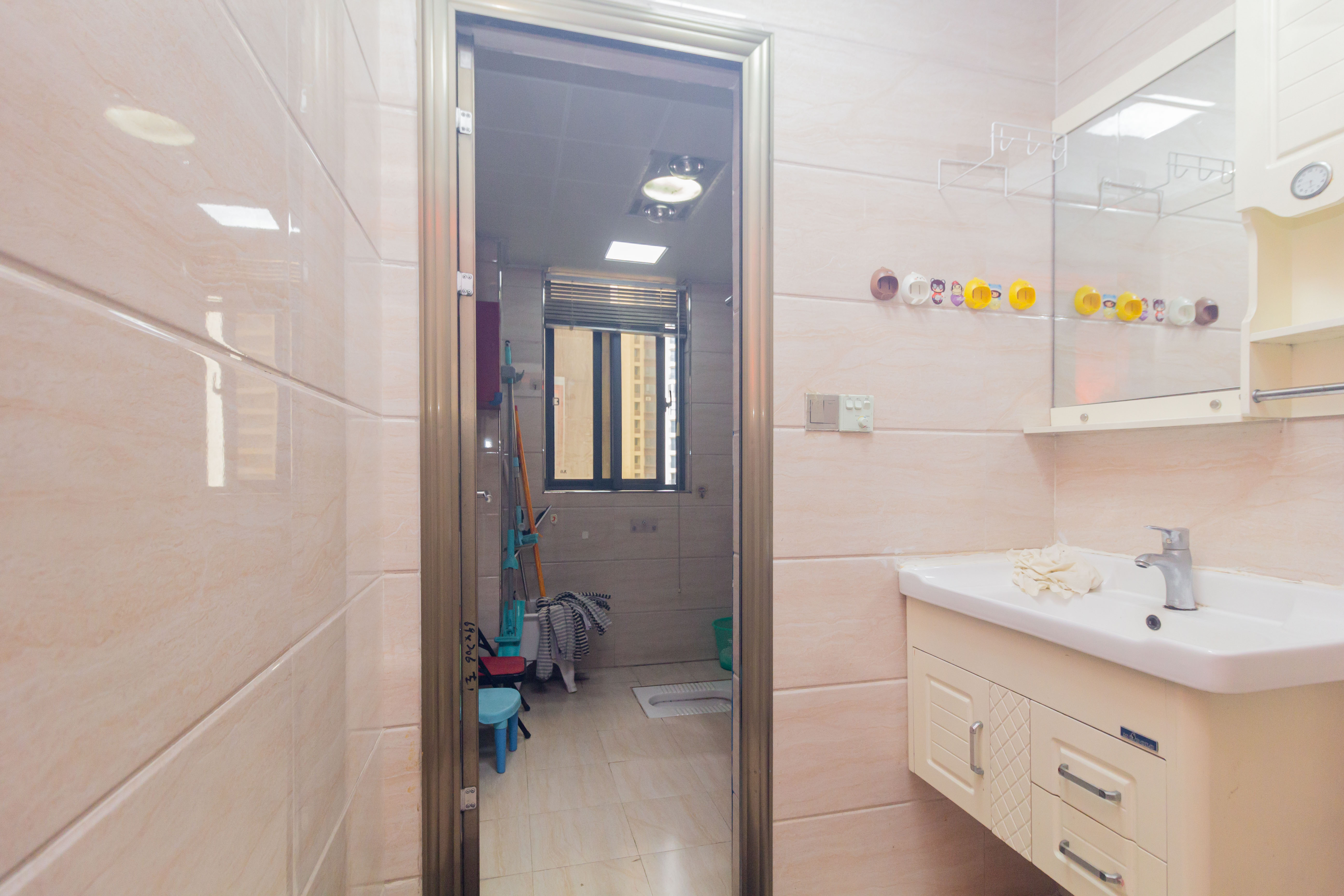 东岸城邦 4室2厅2卫 125.0万 东岸城邦 4室2厅2卫 125.0万卫生间