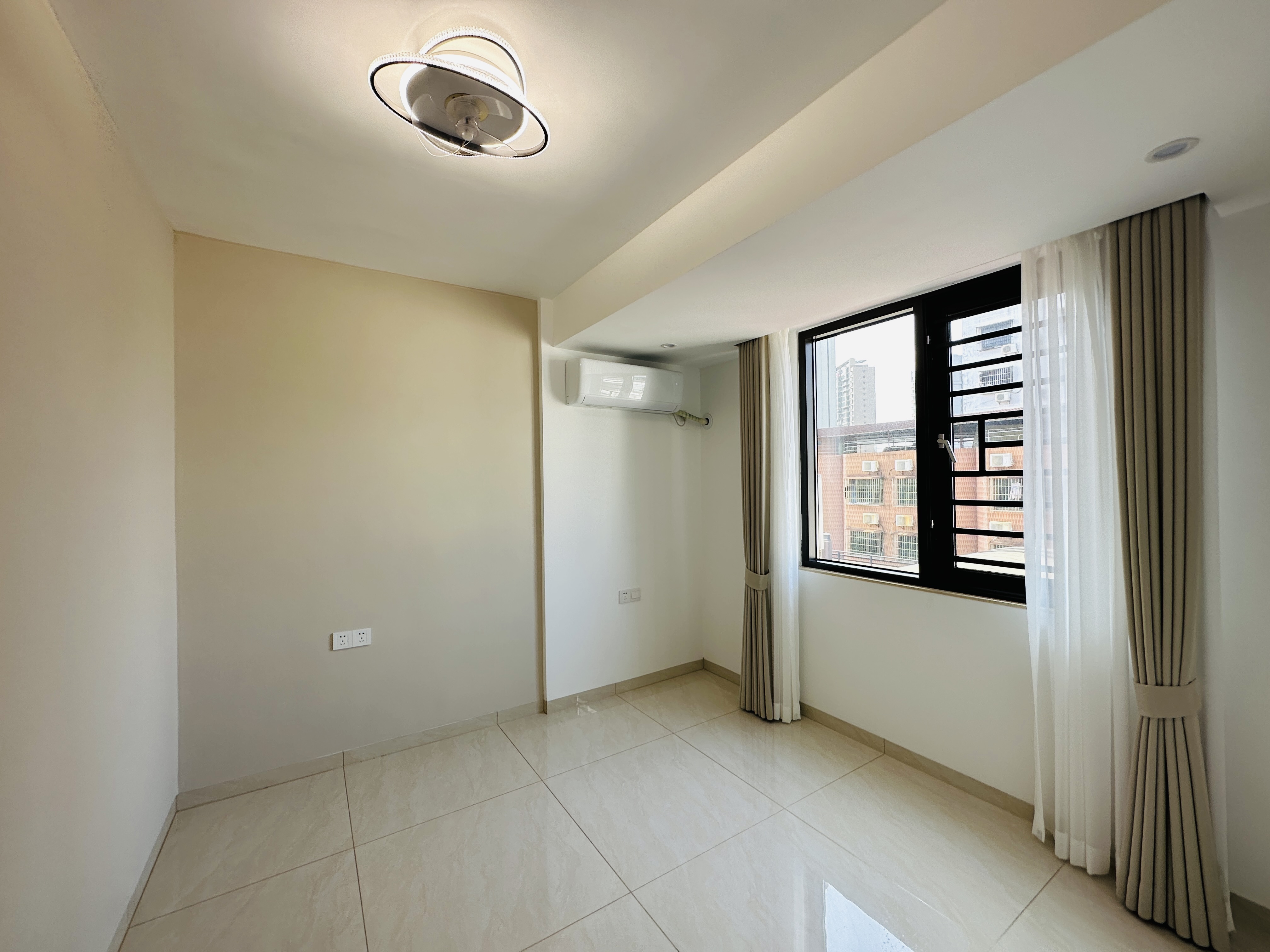 西城别院  1室1厅1卫    45.0万 西城别院  1室1厅1卫    45.0万客厅