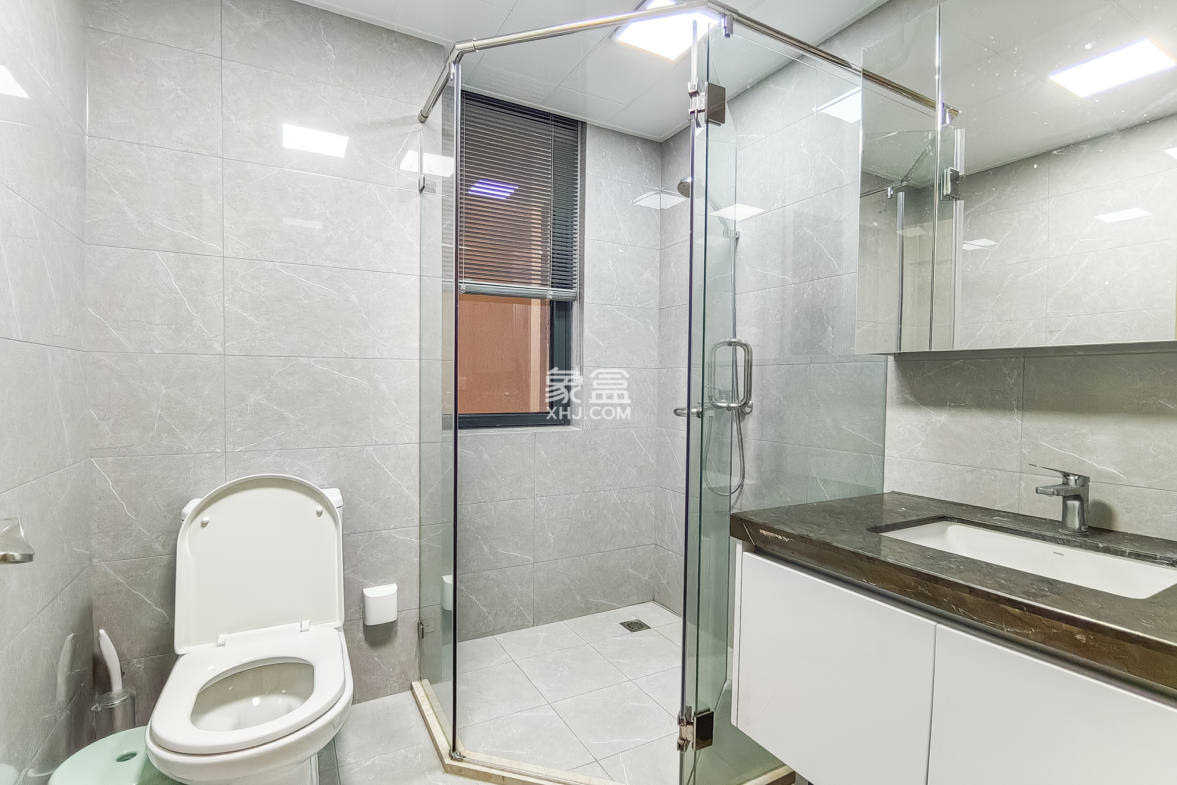 运达锦绣广场  3室2厅2卫    108.0万 运达锦绣广场  3室2厅2卫    108.0万卫生间