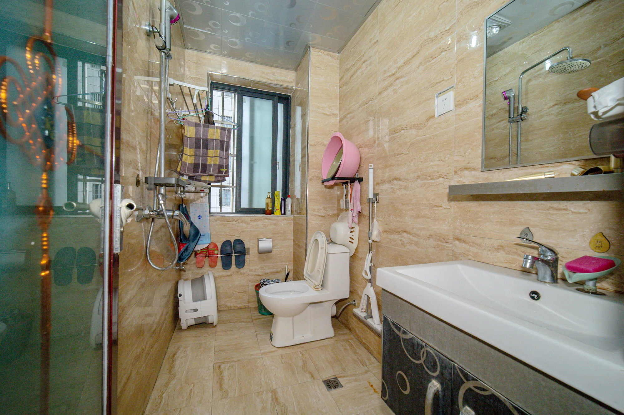 尚都花园城 3室2厅1卫 49.8万 尚都花园城 3室2厅1卫 49.8万卫生间