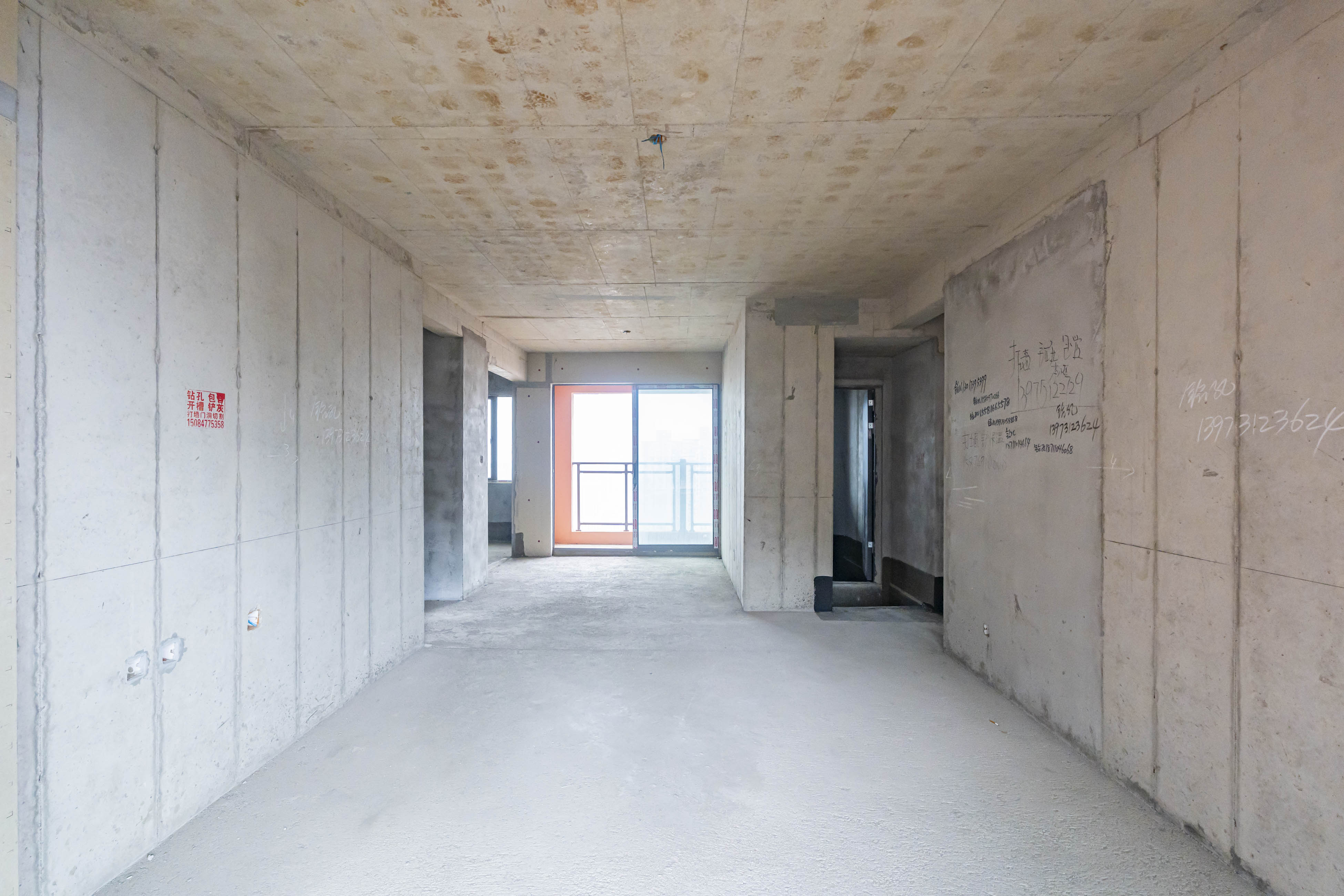 金色溪泉湾 4室2厅2卫 140.0万 金色溪泉湾 4室2厅2卫 140.0万客厅