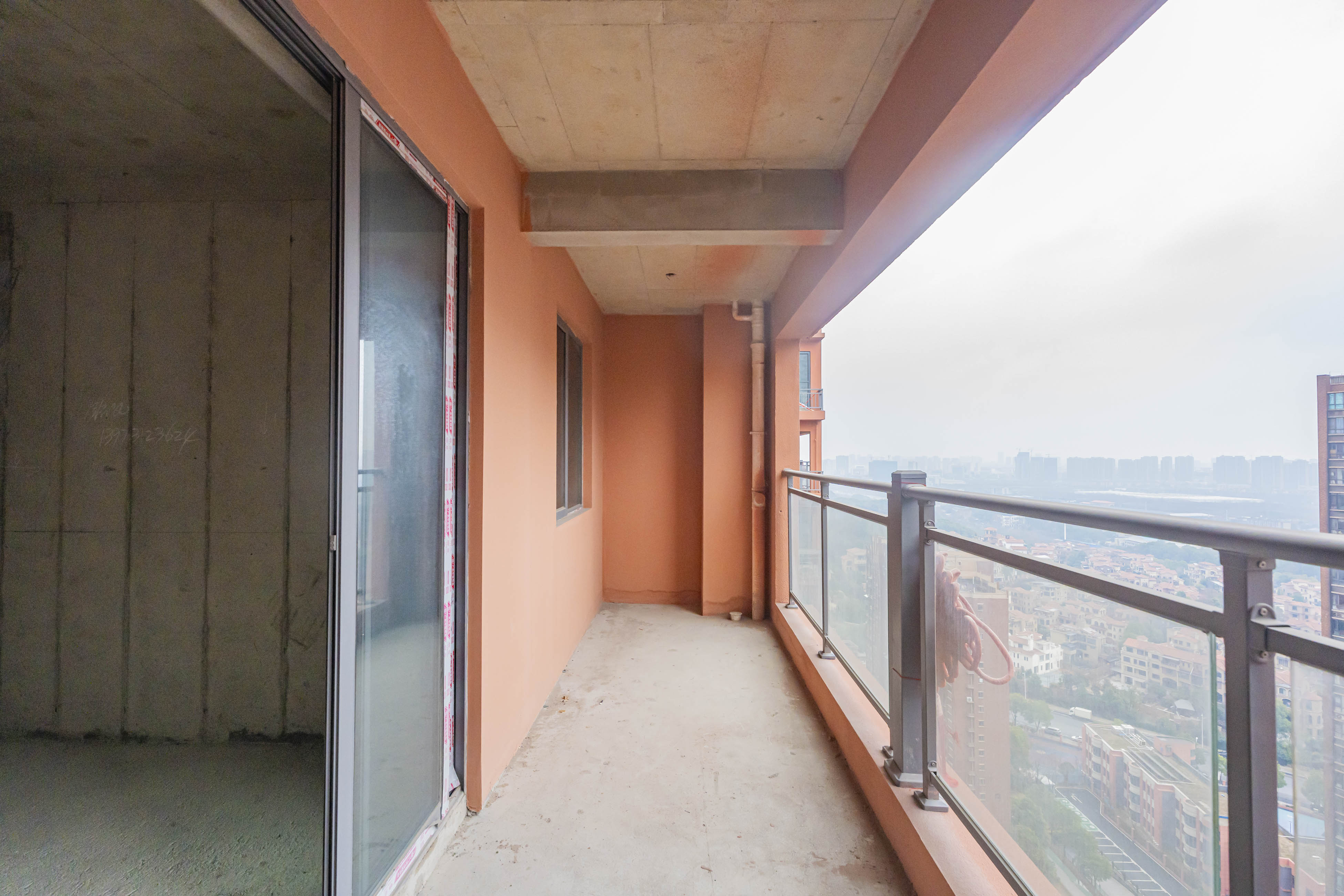 金色溪泉湾 4室2厅2卫 140.0万 金色溪泉湾 4室2厅2卫 140.0万阳台