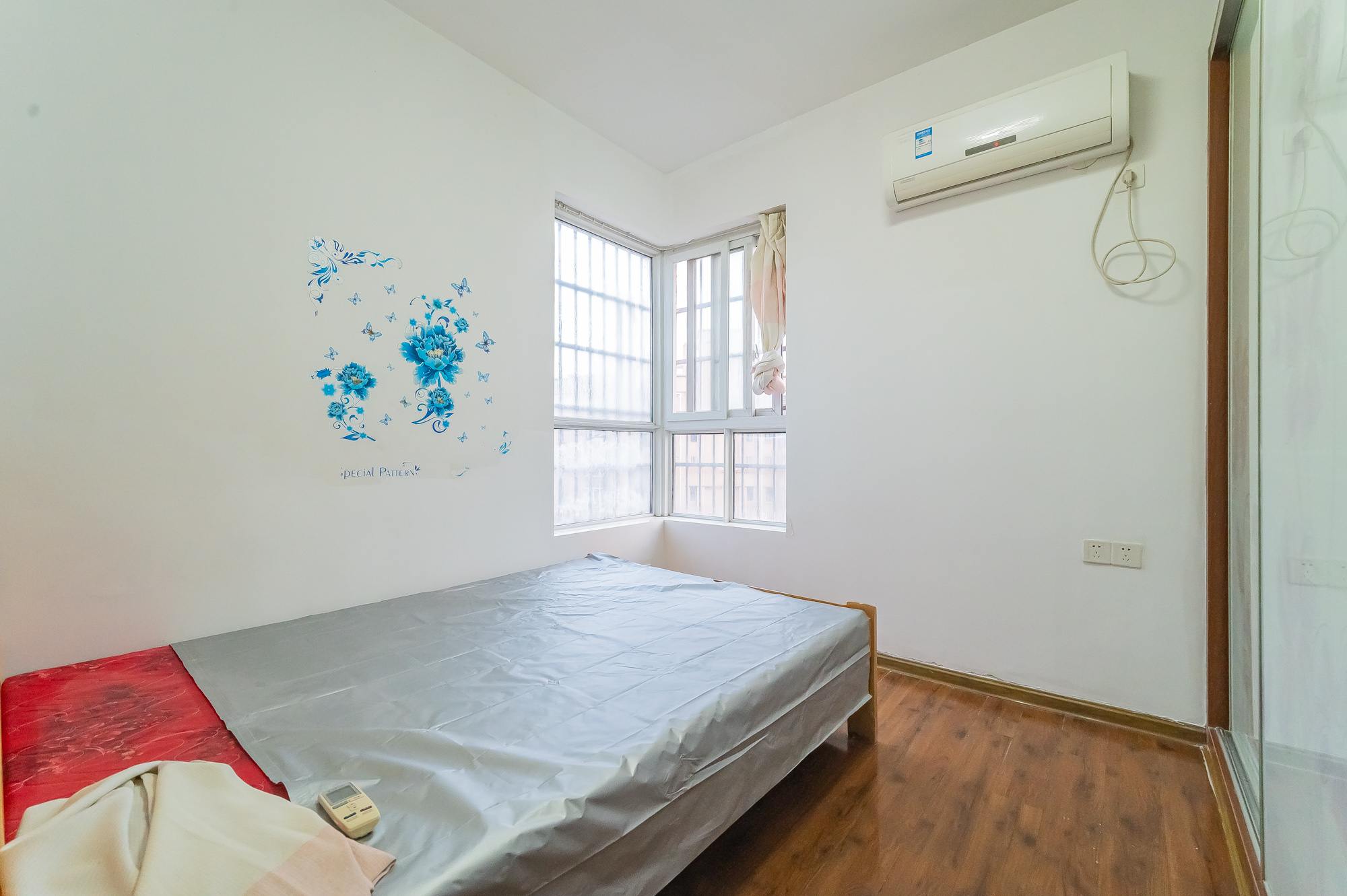 东方航标  2室2厅1卫    48.0万 东方航标  2室2厅1卫    48.0万卧室