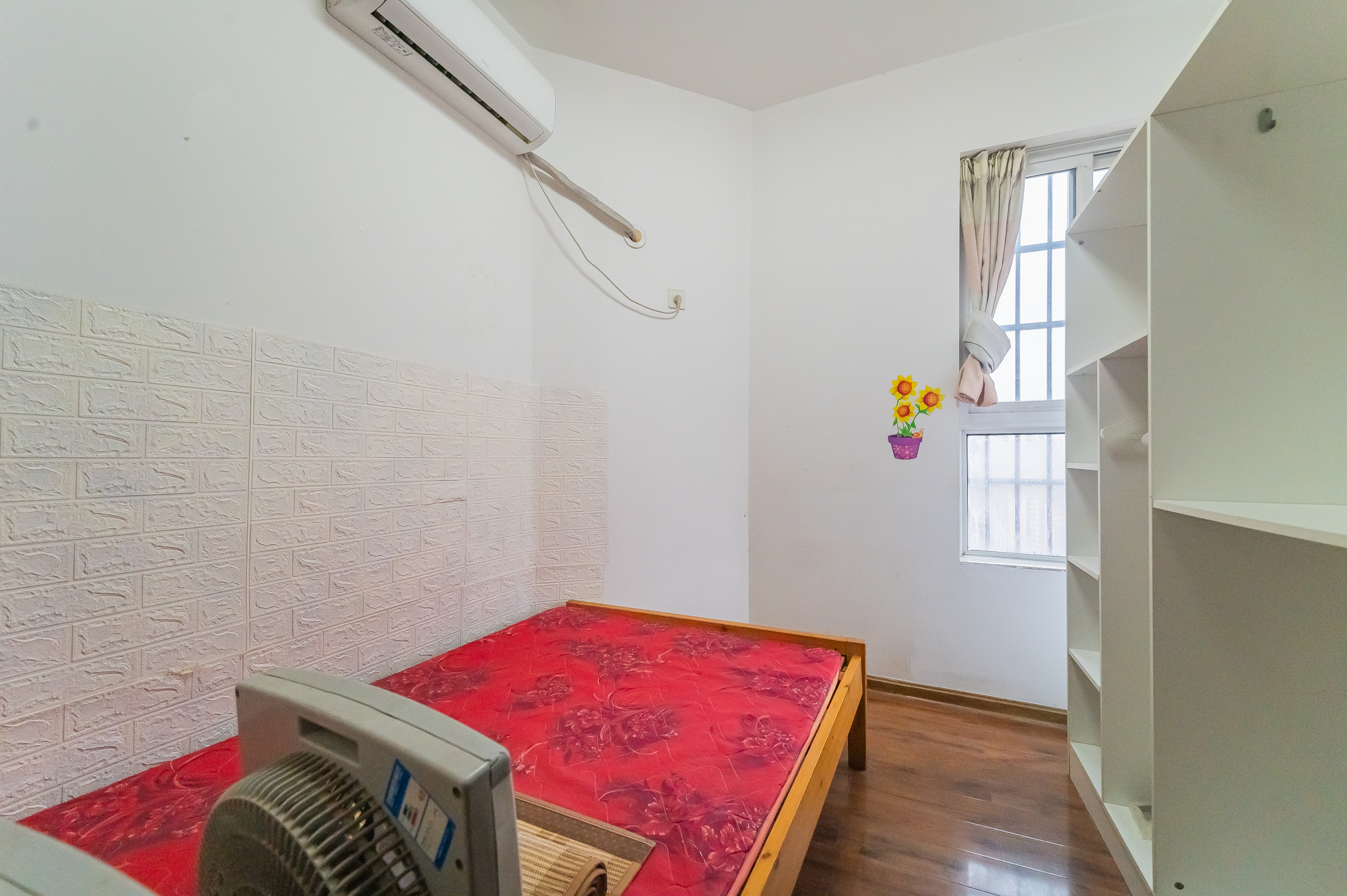 东方航标  2室2厅1卫    48.0万 东方航标  2室2厅1卫    48.0万卧室