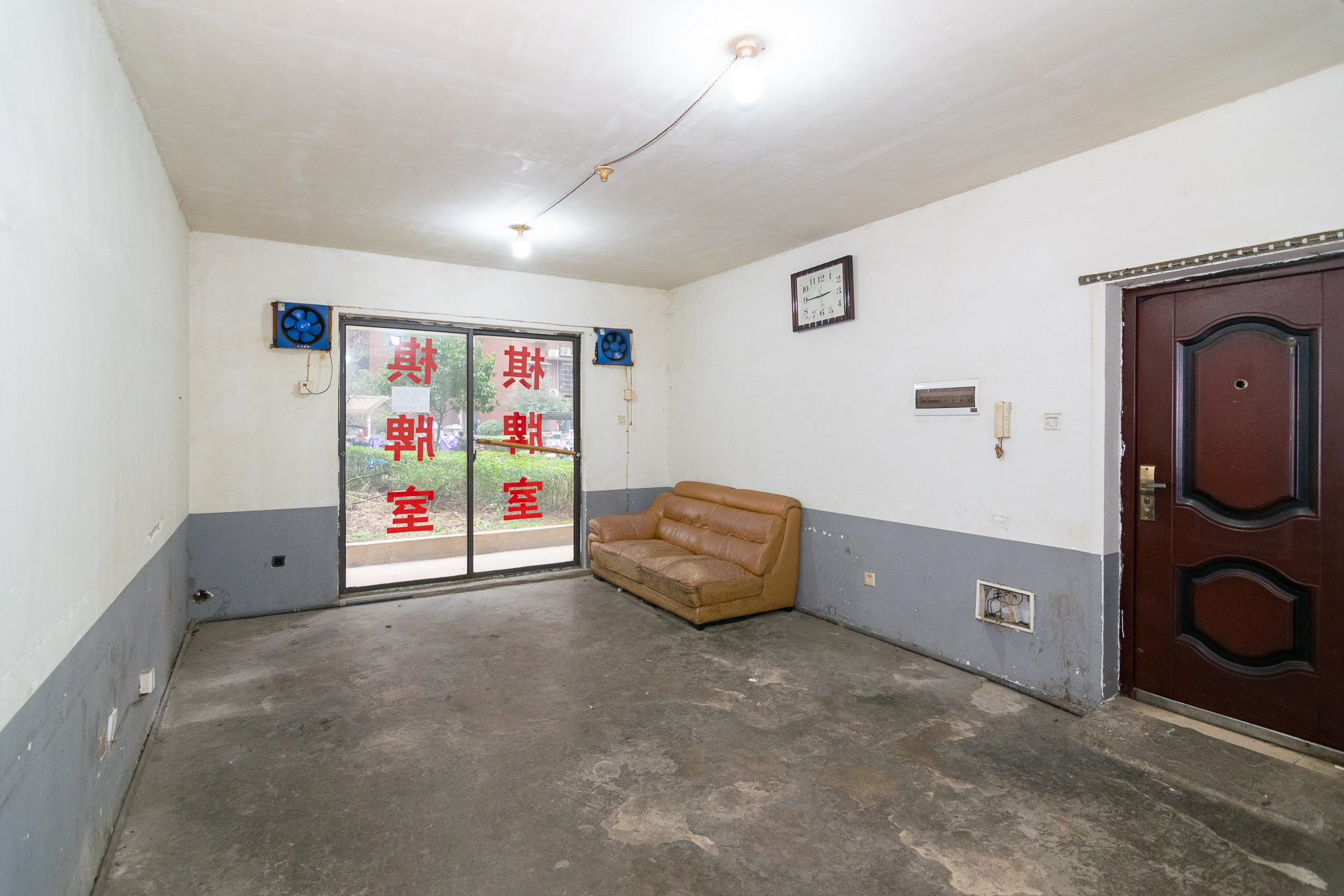 兴邦花城 4室2厅2卫 56.0万 兴邦花城 4室2厅2卫 56.0万客厅