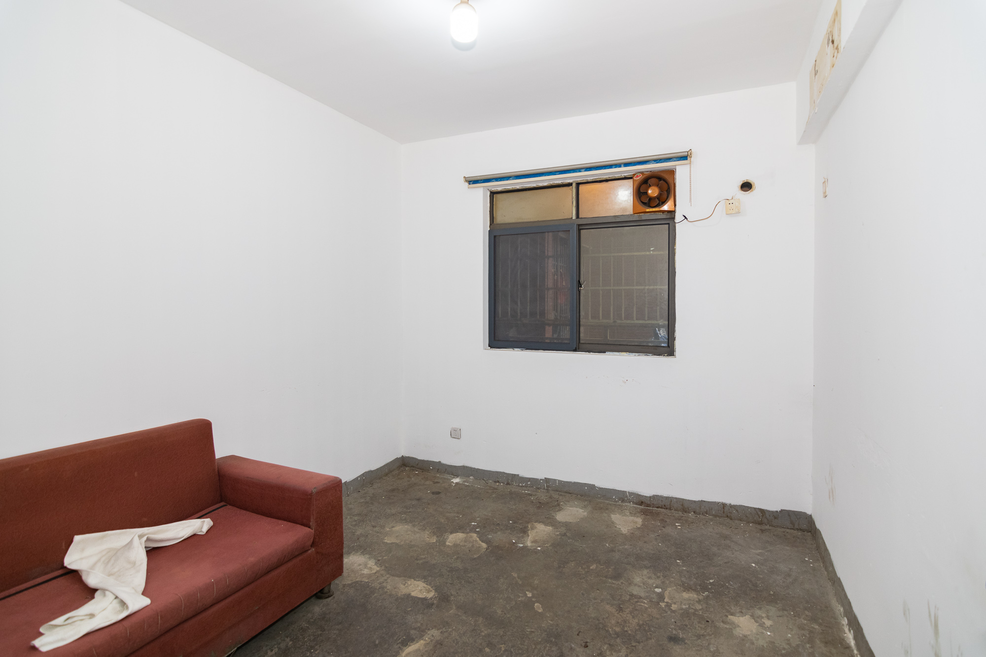 兴邦花城 4室2厅2卫 56.0万 兴邦花城 4室2厅2卫 56.0万卧室