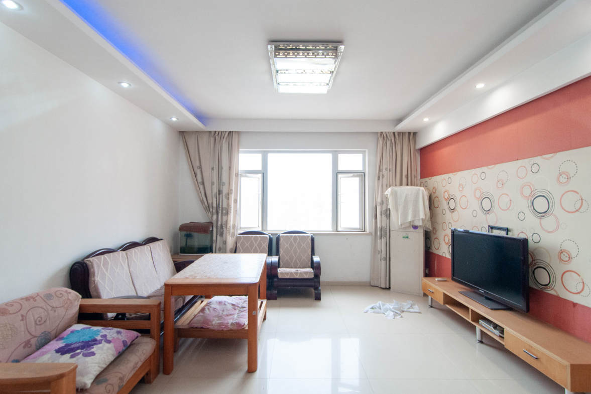 中房F联邦  4室2厅2卫    106.0万 中房F联邦  4室2厅2卫    106.0万客厅