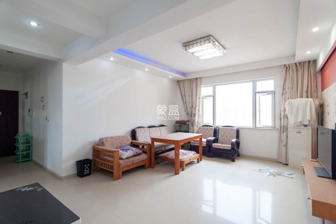 中房F联邦  4室2厅2卫    106.0万 中房F联邦  4室2厅2卫    106.0万客厅