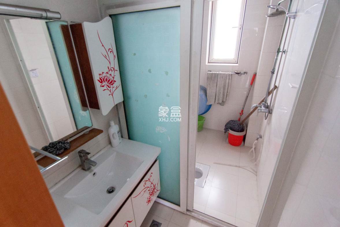 中房F联邦  4室2厅2卫    106.0万 中房F联邦  4室2厅2卫    106.0万卫生间