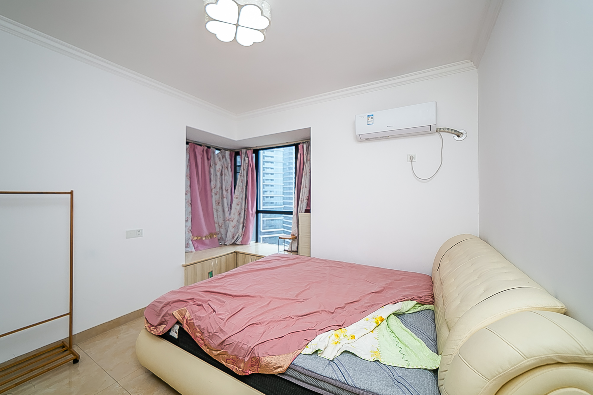 慢步江湾 3室2厅1卫 85.0万 慢步江湾 3室2厅1卫 85.0万卧室