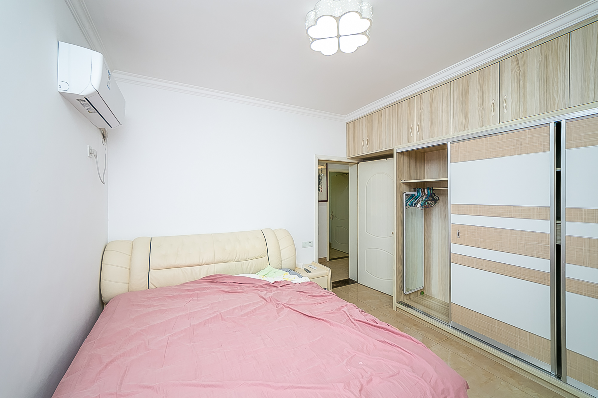 慢步江湾 3室2厅1卫 85.0万 慢步江湾 3室2厅1卫 85.0万卧室