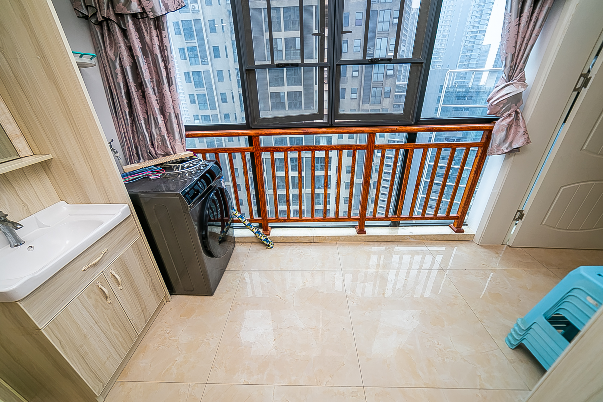 慢步江湾 3室2厅1卫 85.0万 慢步江湾 3室2厅1卫 85.0万阳台