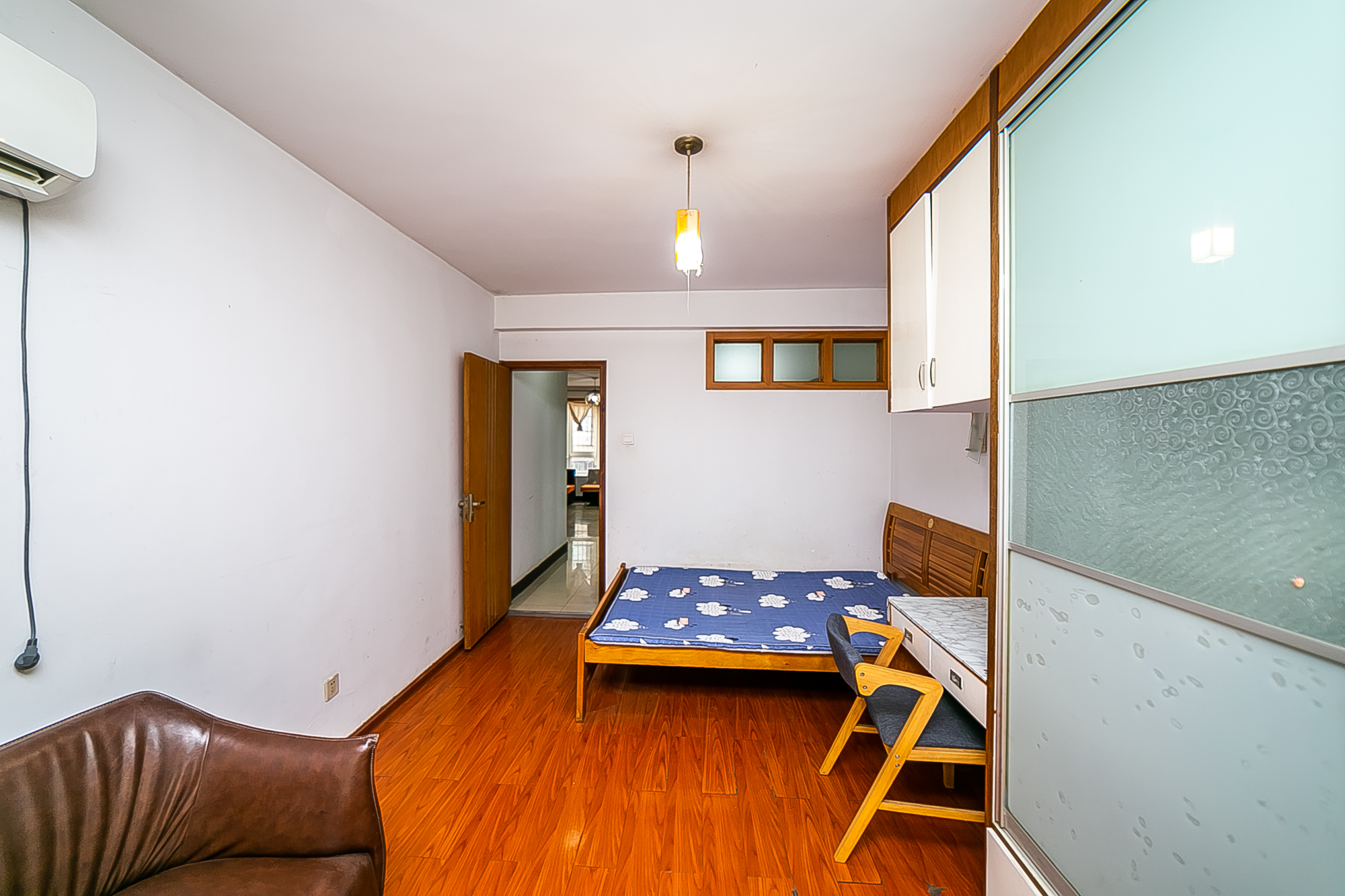 都市春天 1室1厅1卫 39.0万 都市春天 1室1厅1卫 39.0万卧室