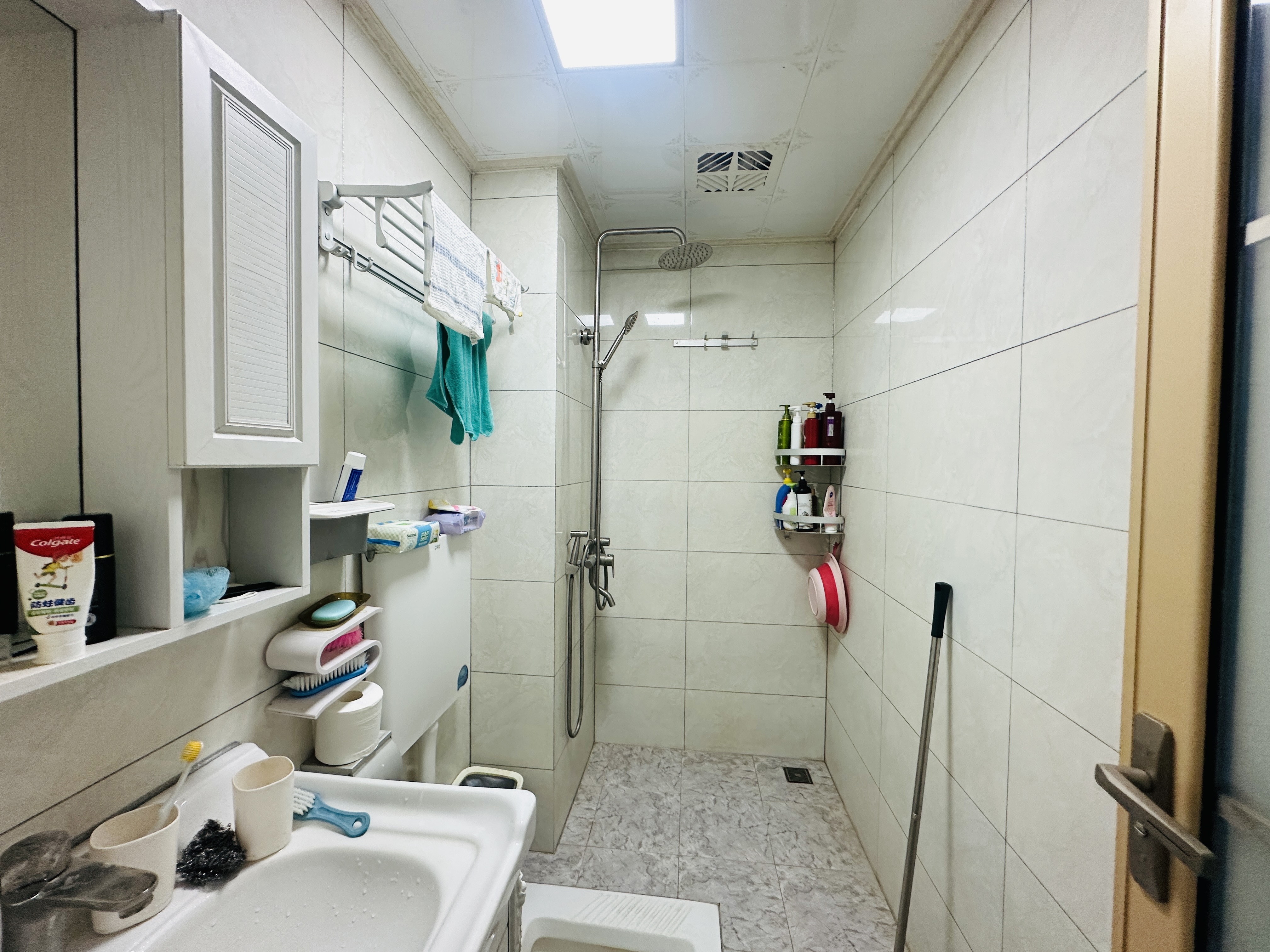 伟业智青春 3室2厅2卫 143.0万 伟业智青春 3室2厅2卫 143.0万卫生间