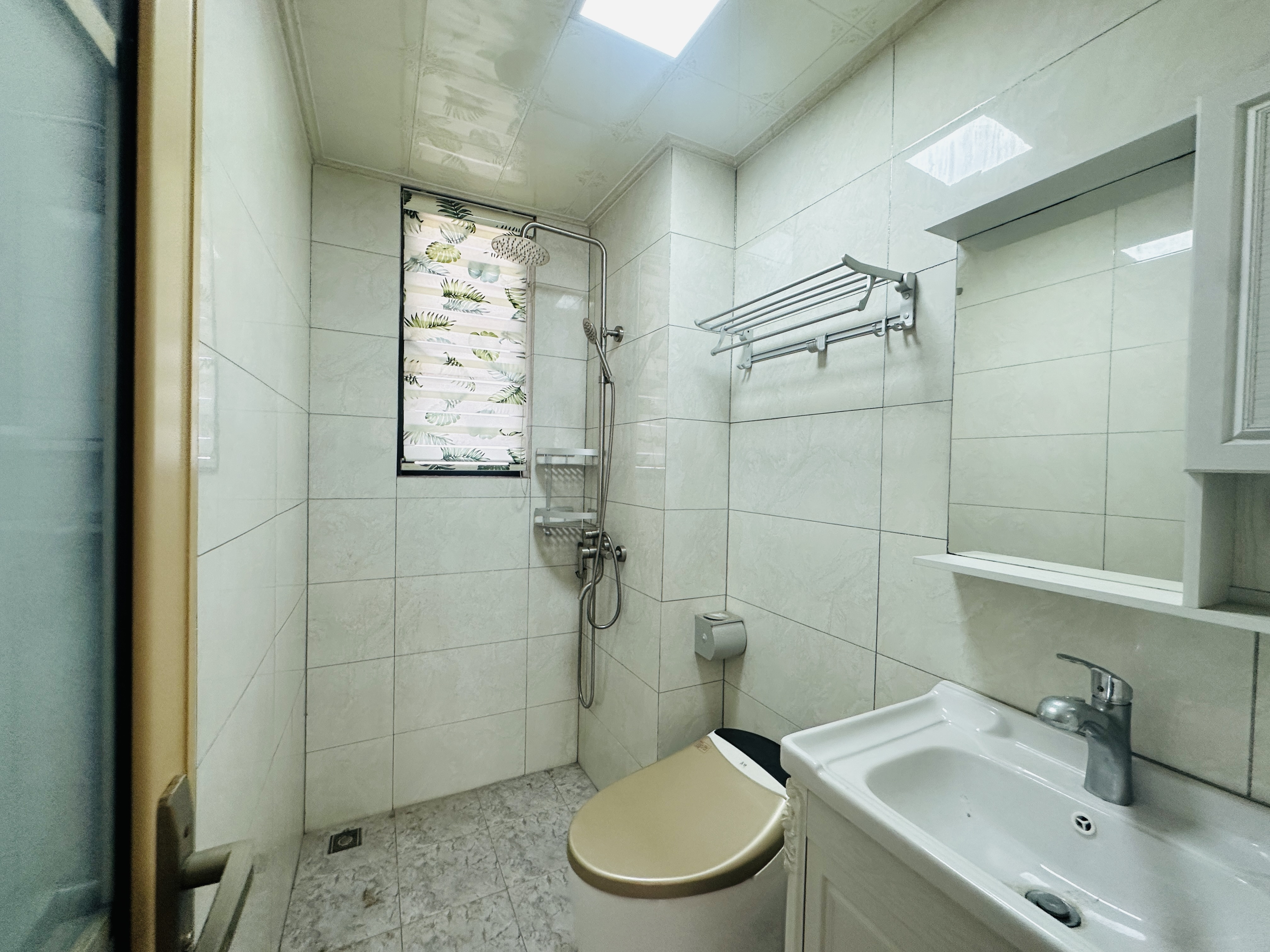 伟业智青春 3室2厅2卫 143.0万 伟业智青春 3室2厅2卫 143.0万卫生间