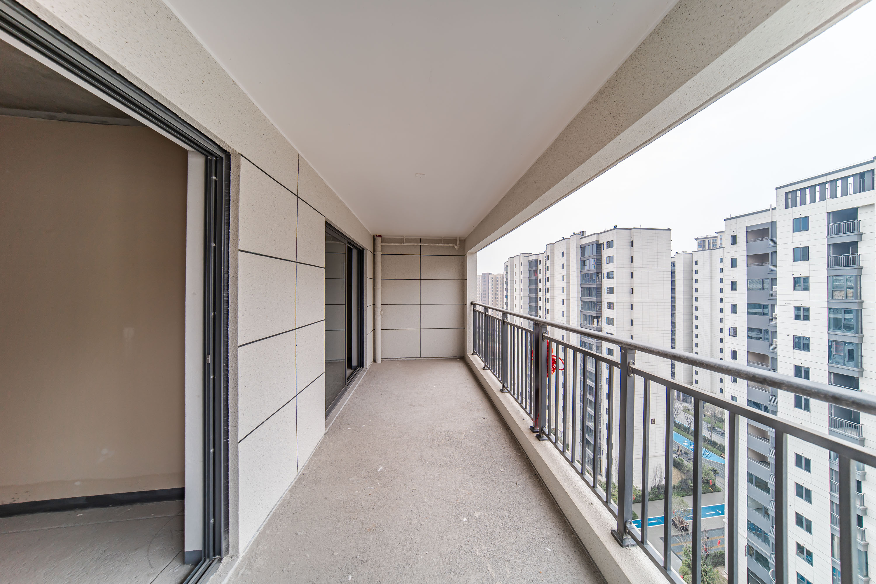 保利长交锦上 3室2厅2卫 118.0万 保利长交锦上 3室2厅2卫 118.0万阳台