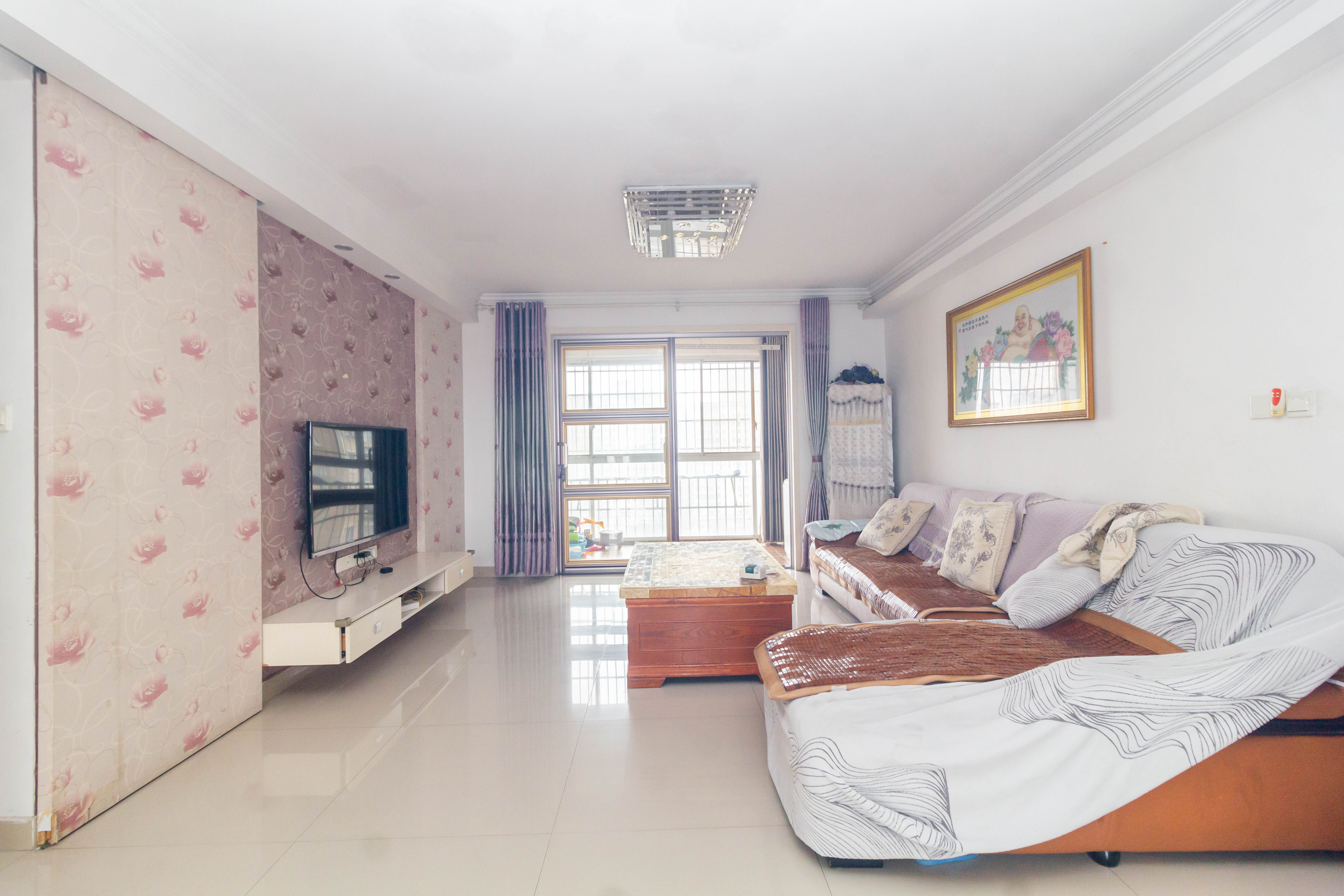 东业苹果社区 4室2厅2卫 89.5万 东业苹果社区 4室2厅2卫 89.5万客厅