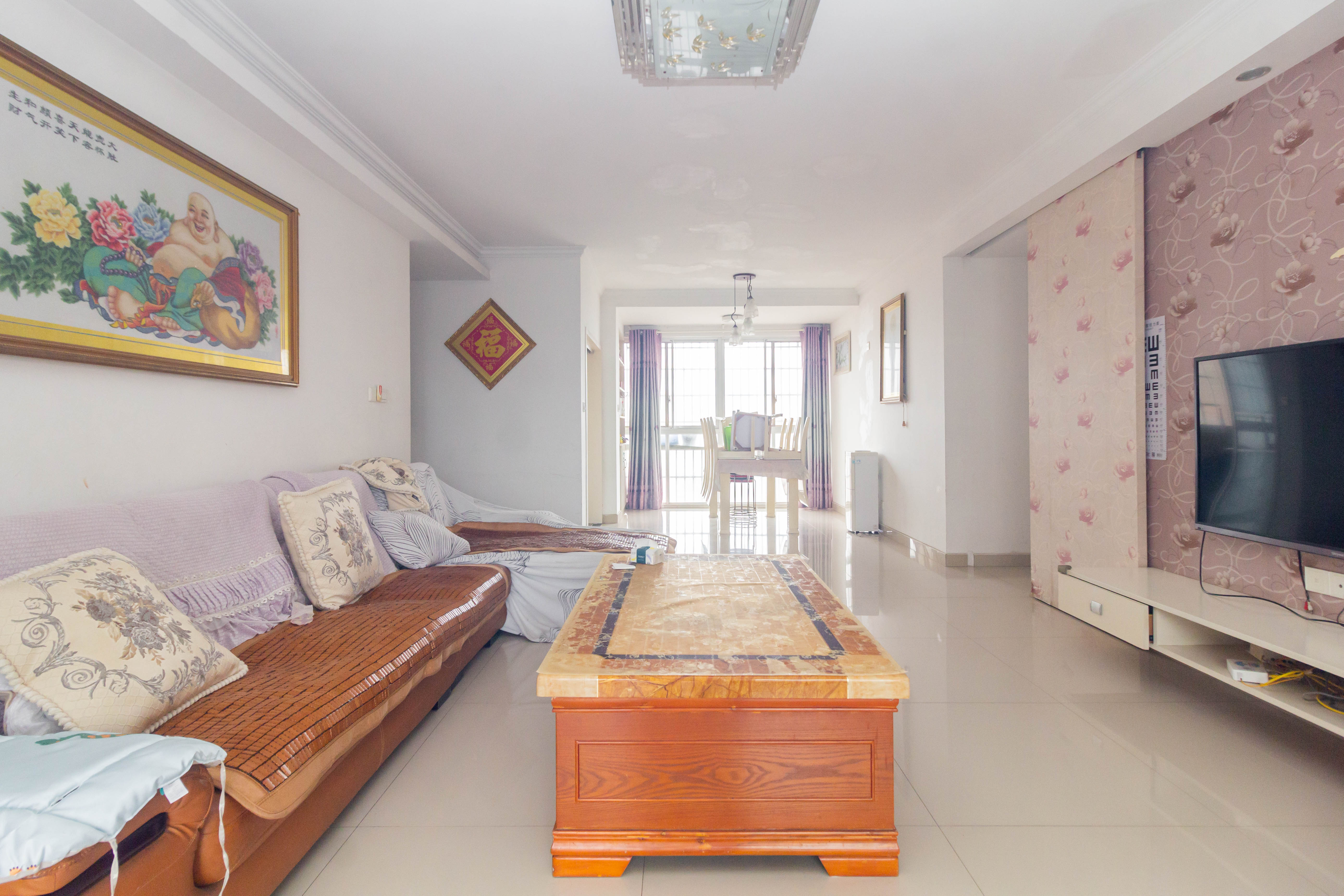 东业苹果社区 4室2厅2卫 89.5万 东业苹果社区 4室2厅2卫 89.5万客厅