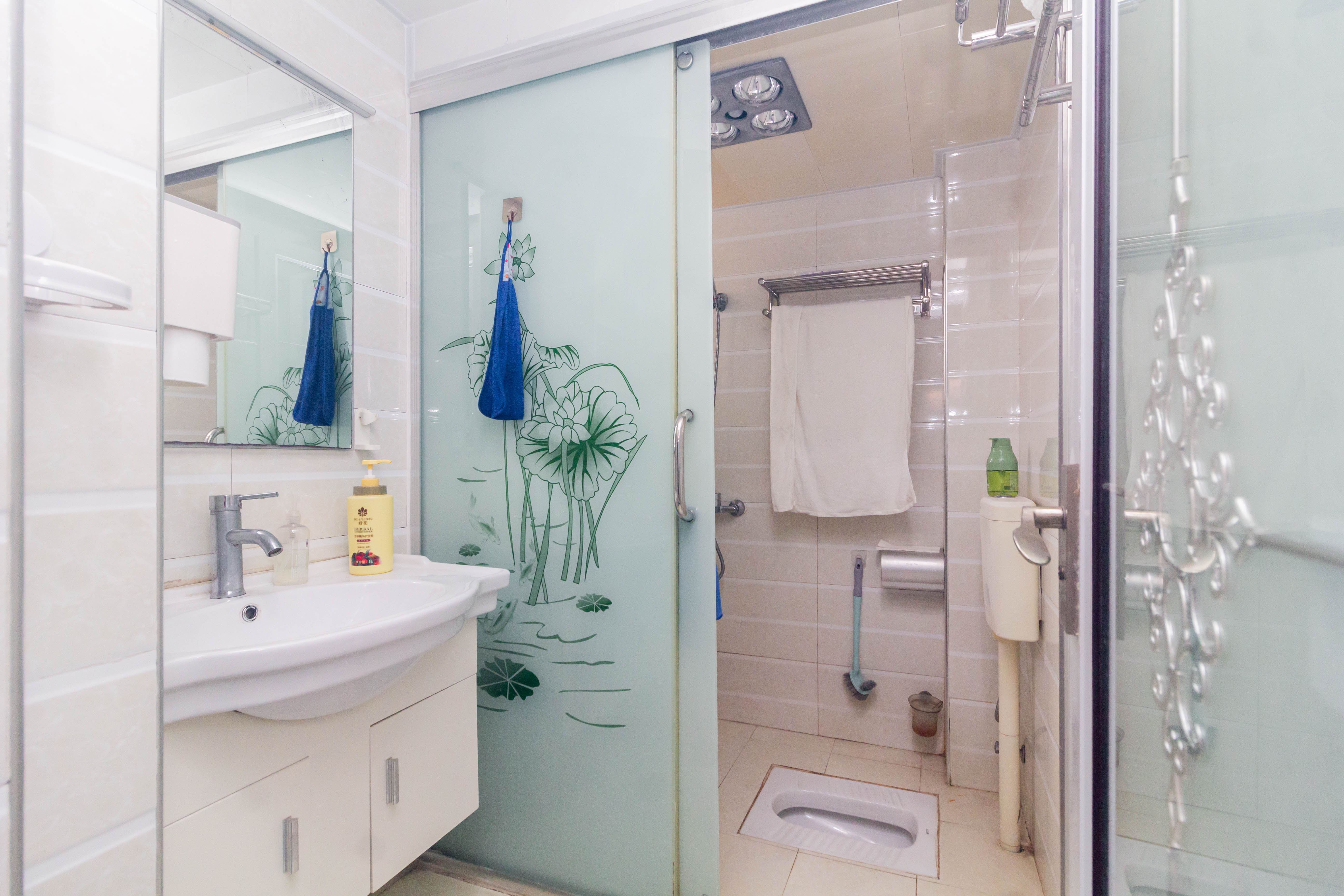 东业苹果社区 4室2厅2卫 89.5万 东业苹果社区 4室2厅2卫 89.5万卫生间