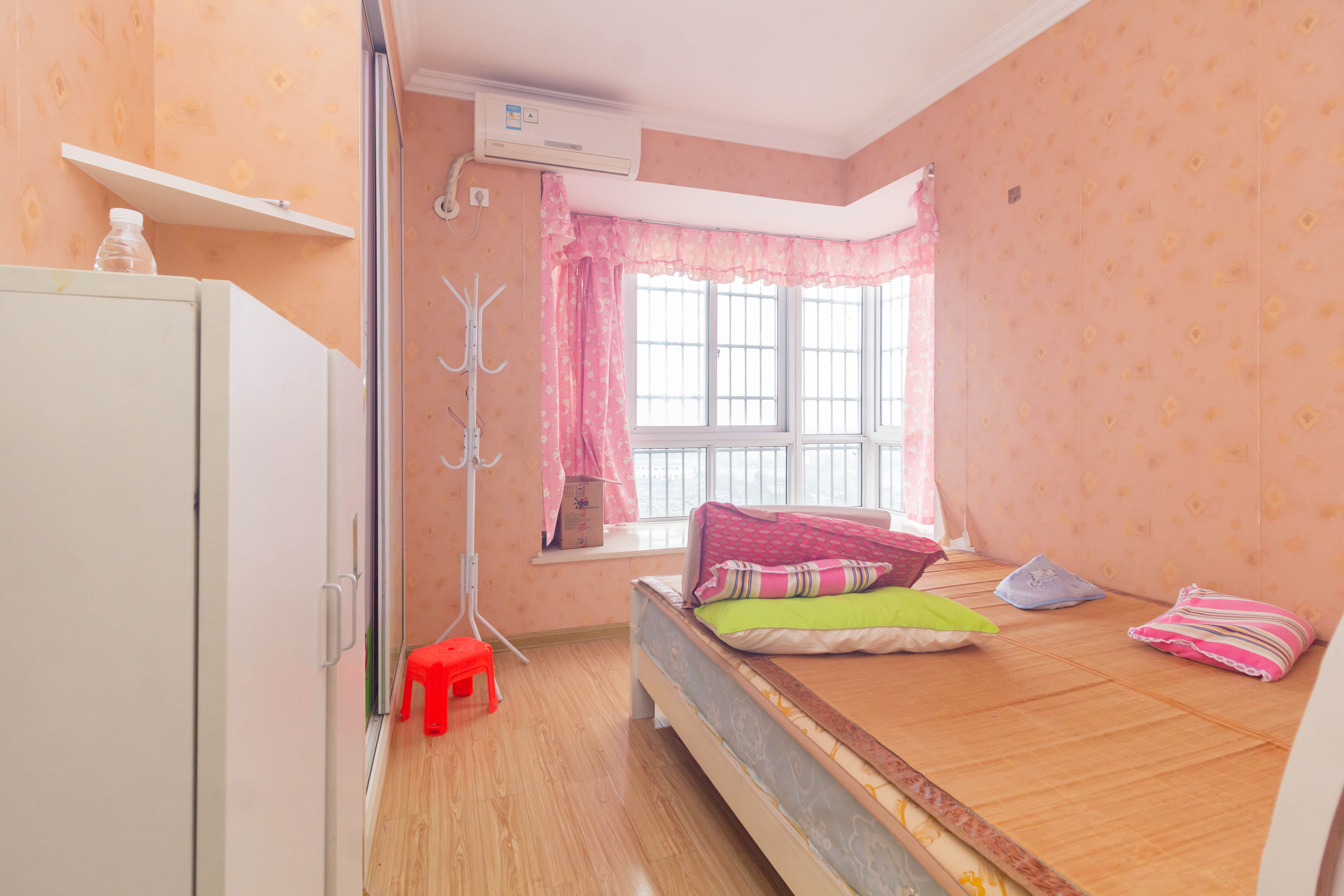 东业苹果社区 4室2厅2卫 89.5万 东业苹果社区 4室2厅2卫 89.5万卧室