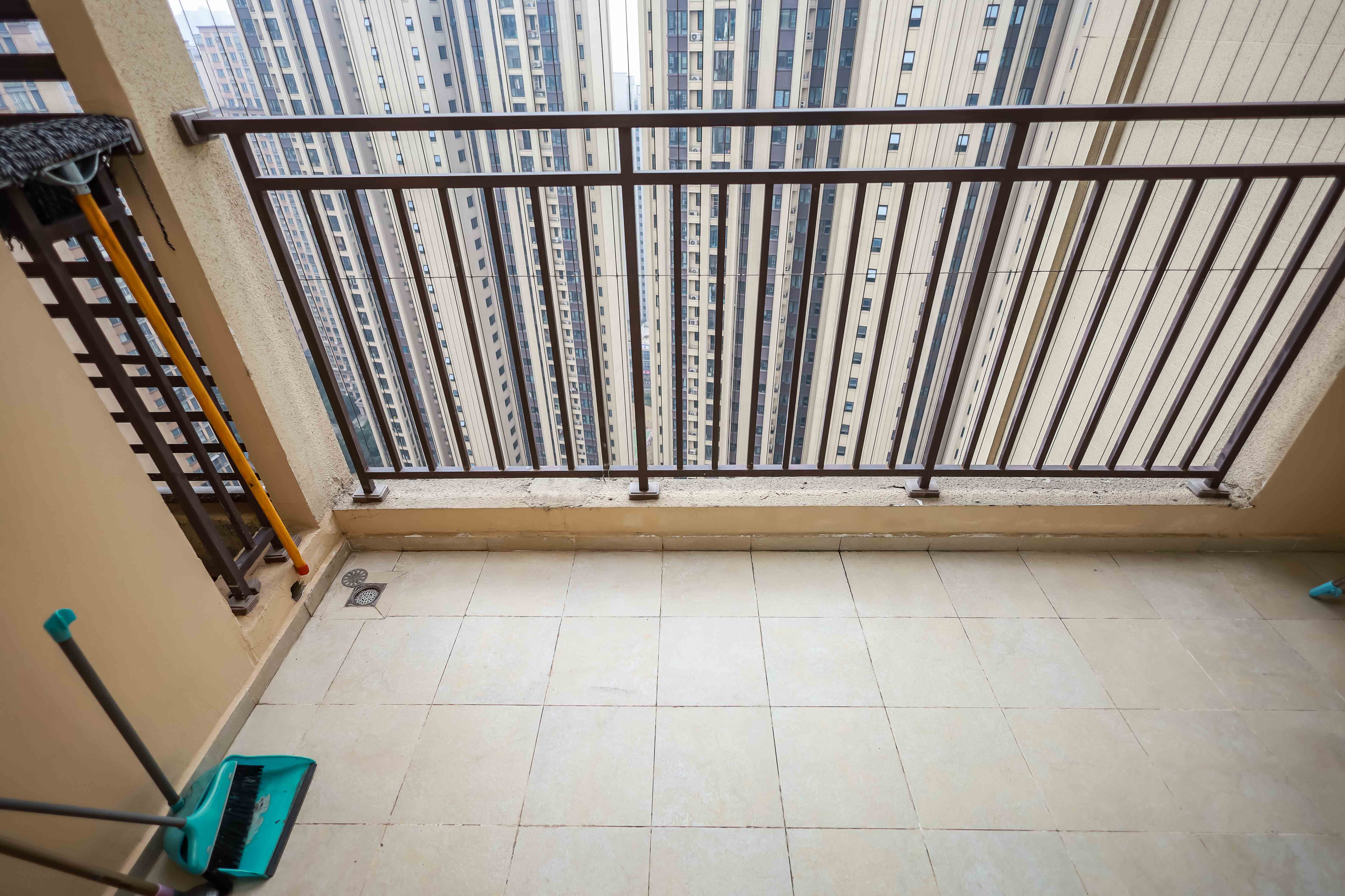 金地中交麓谷香颂(金地中交雅苑)  3室1厅2卫    105.0万阳台