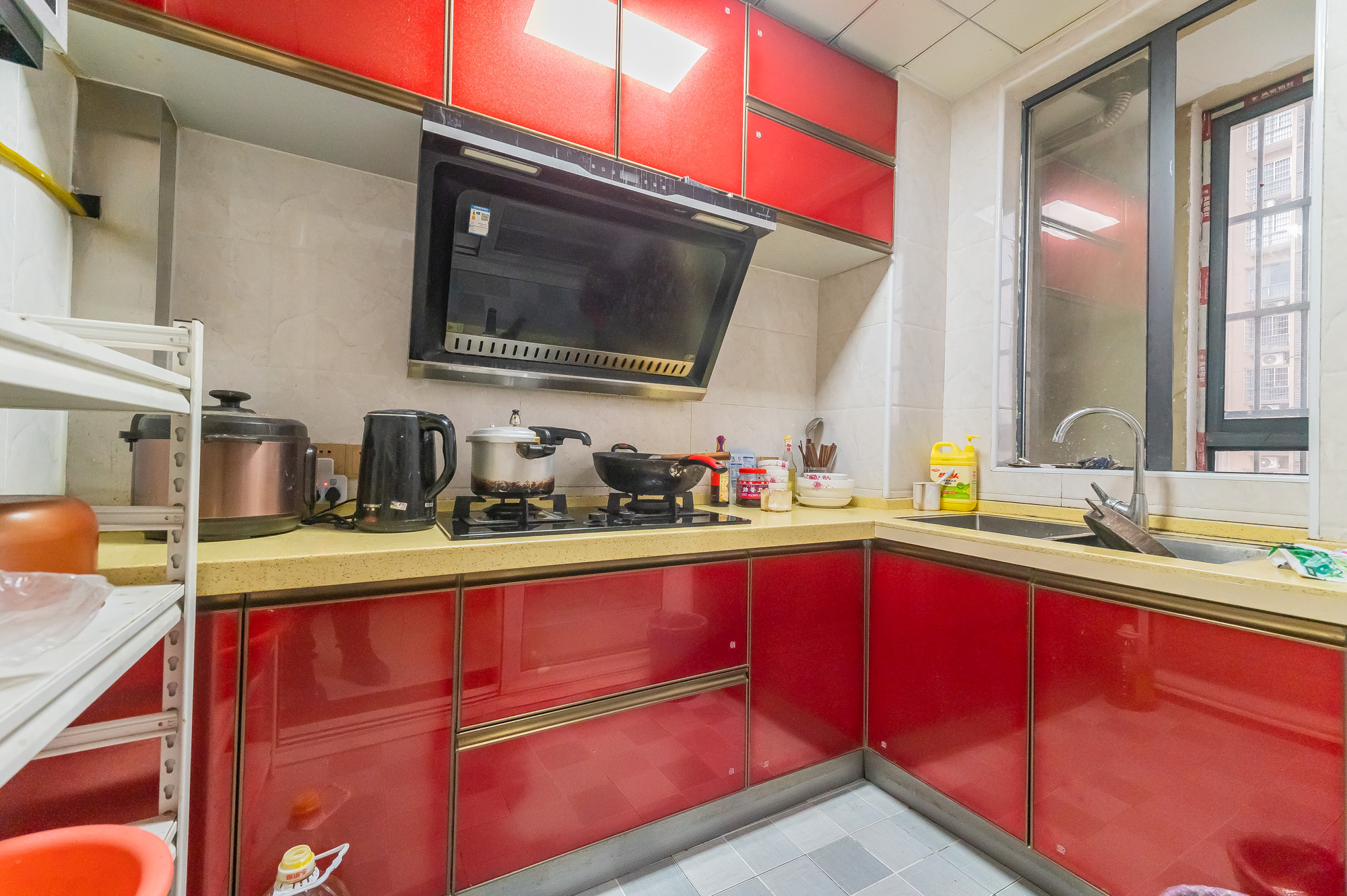 印山蓝色海岸  3室2厅1卫    79.8万 印山蓝色海岸  3室2厅1卫    79.8万厨房