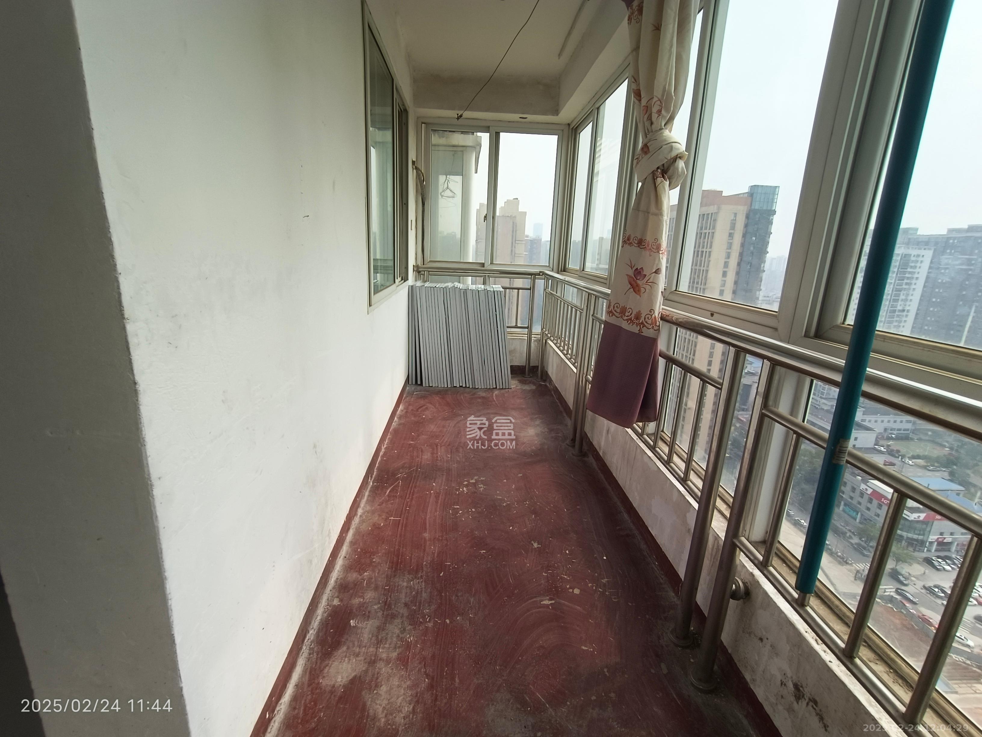 星沙教师公寓 3室2厅2卫 1600.0元/月 星沙教师公寓 3室2厅2卫 1600.0元/月室内图