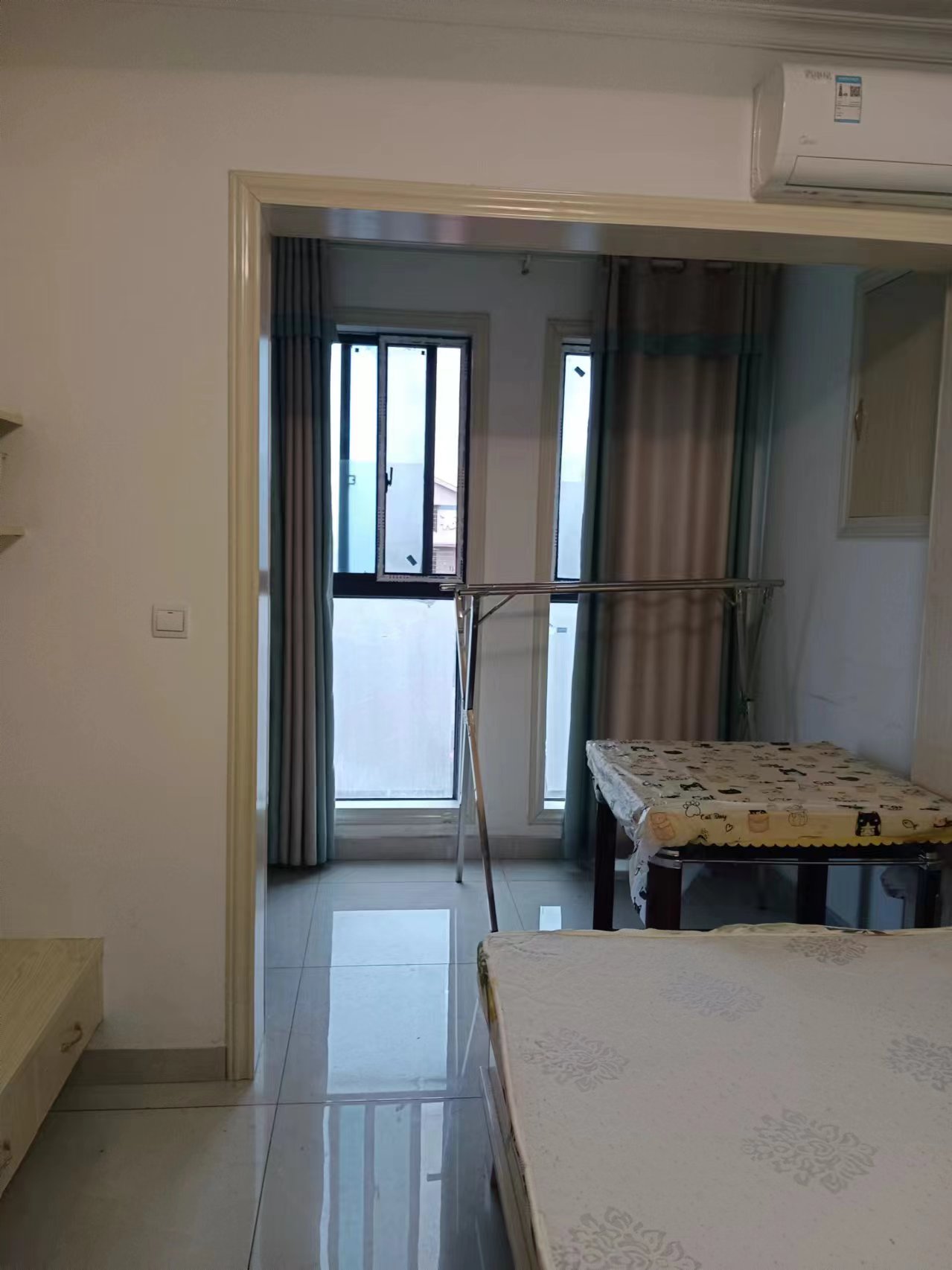 鸿星新天地  1室0厅0卫    1000.0元/月