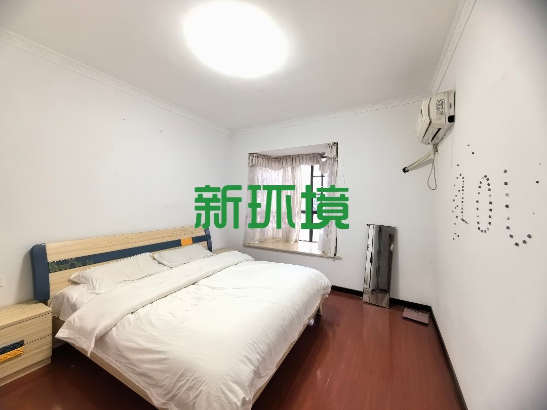 宏天绿城  3室2厅2卫   69.80万客厅