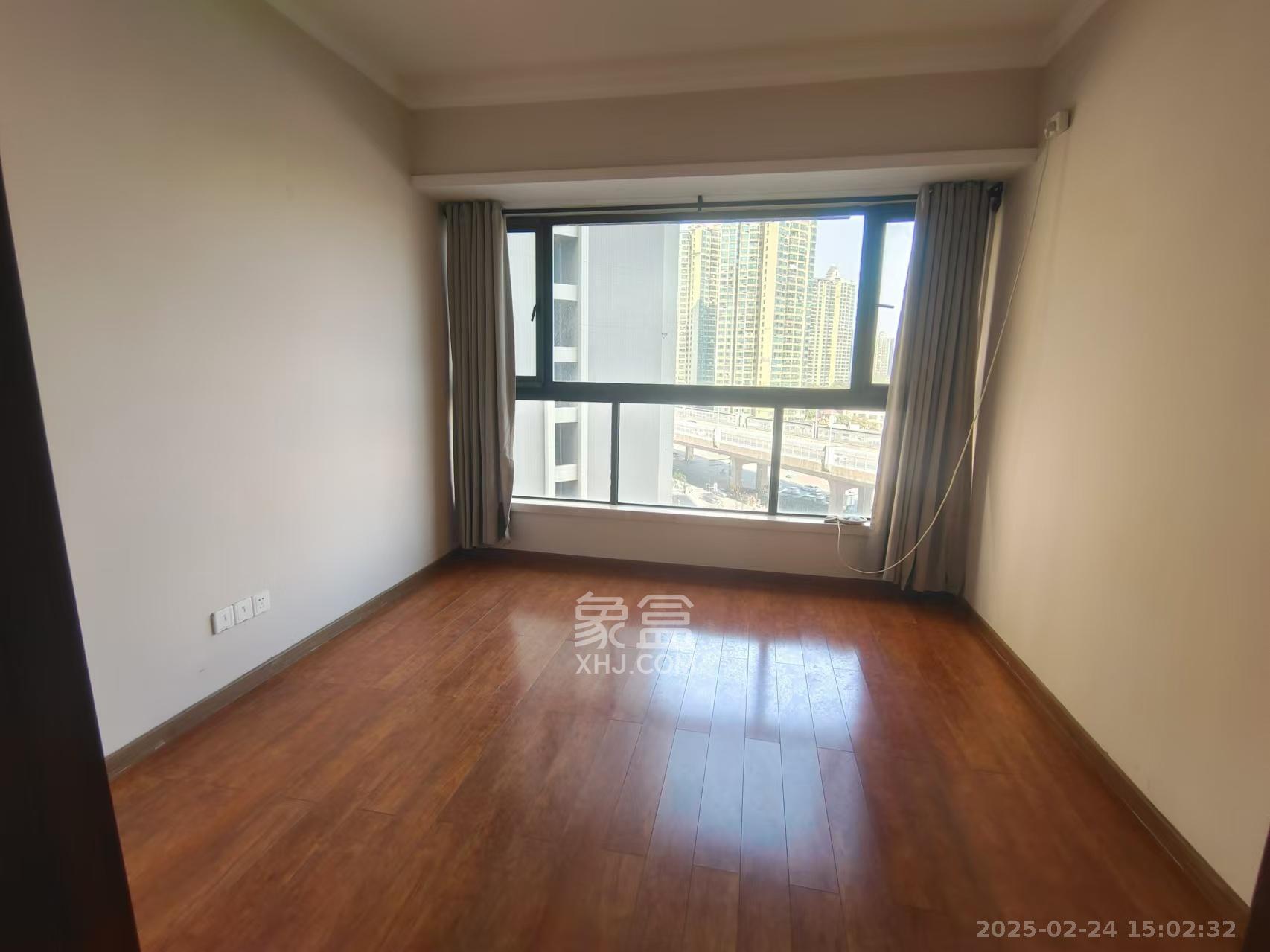 藏珑湖上国际花园 4室2厅2卫 4000.0元/月 藏珑湖上国际花园 4室2厅2卫 4000.0元/月室内图