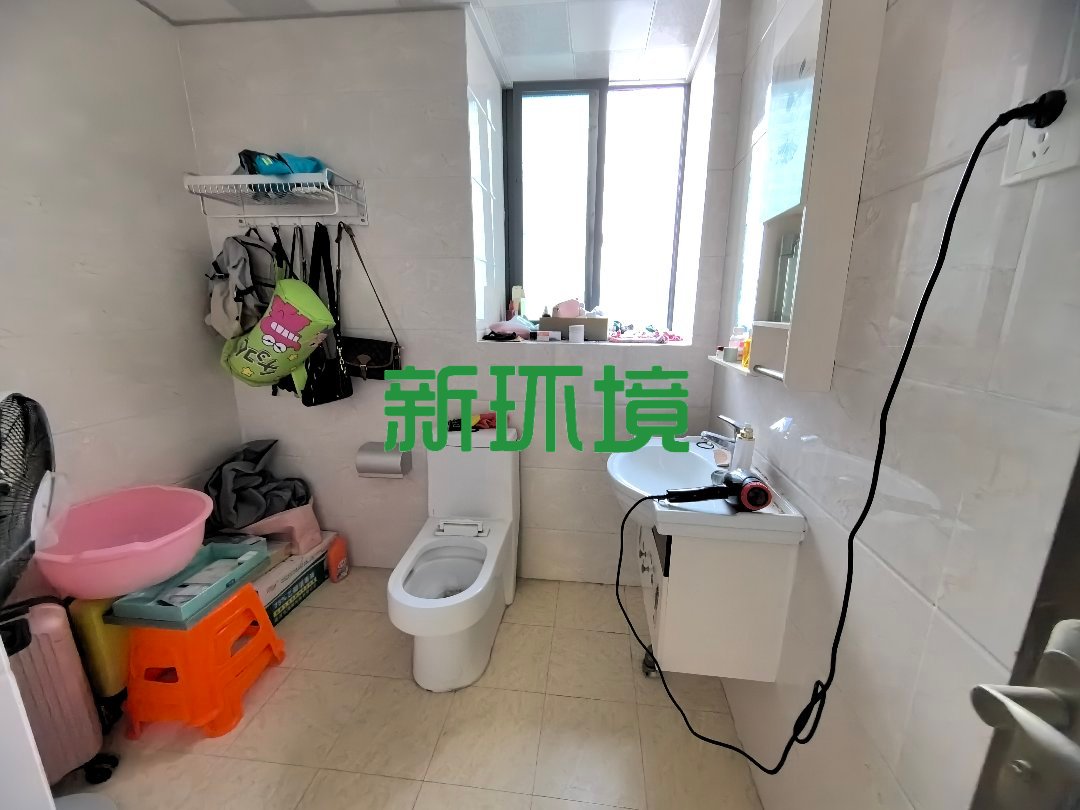 宏天绿城  3室2厅2卫   69.80万客厅