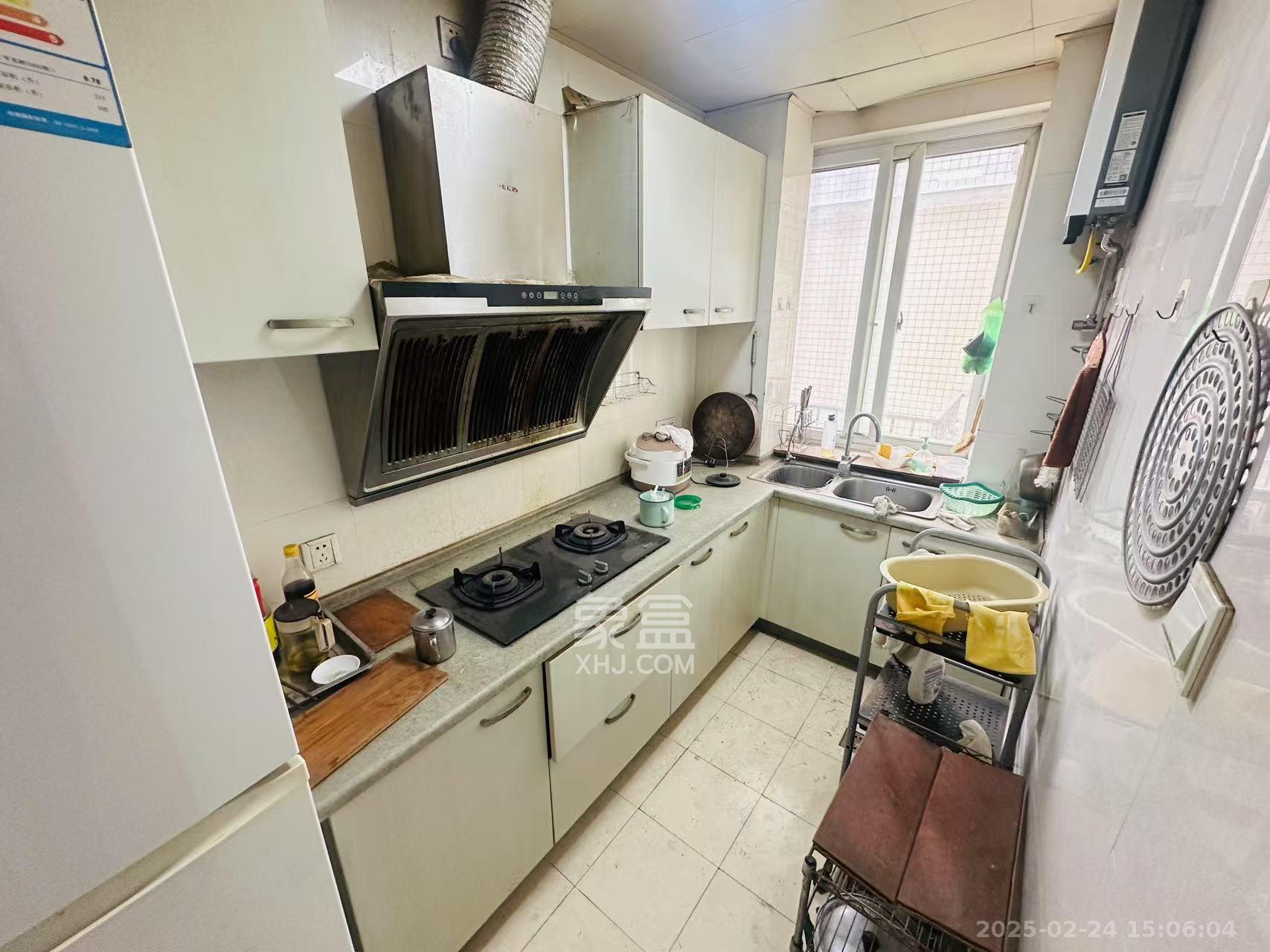 盛湘家园 3室2厅2卫 2200.0元/月 盛湘家园 3室2厅2卫 2200.0元/月室内图