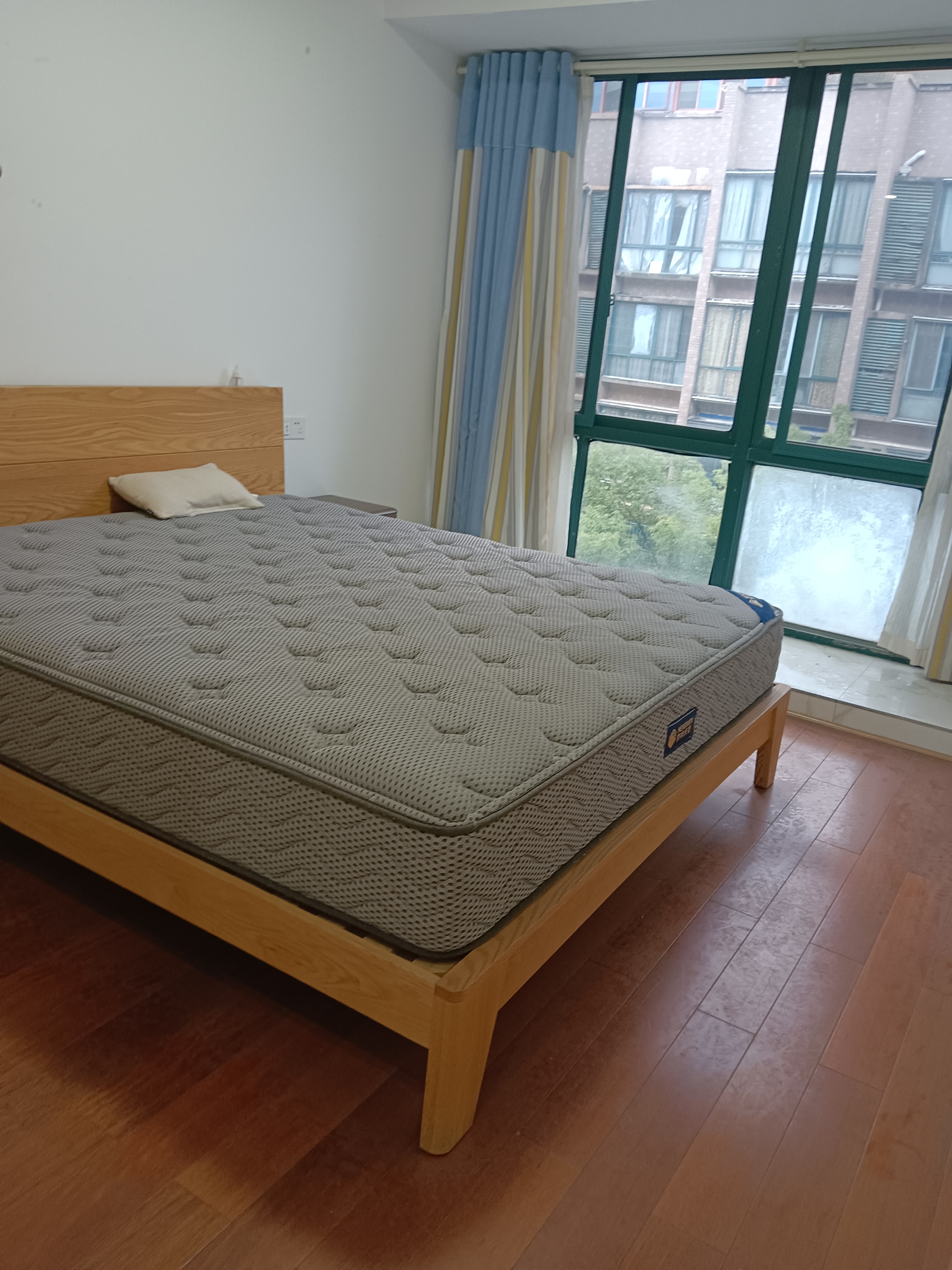 雅士林湘苑一期  3室2厅2卫   1800.00元/月室内图