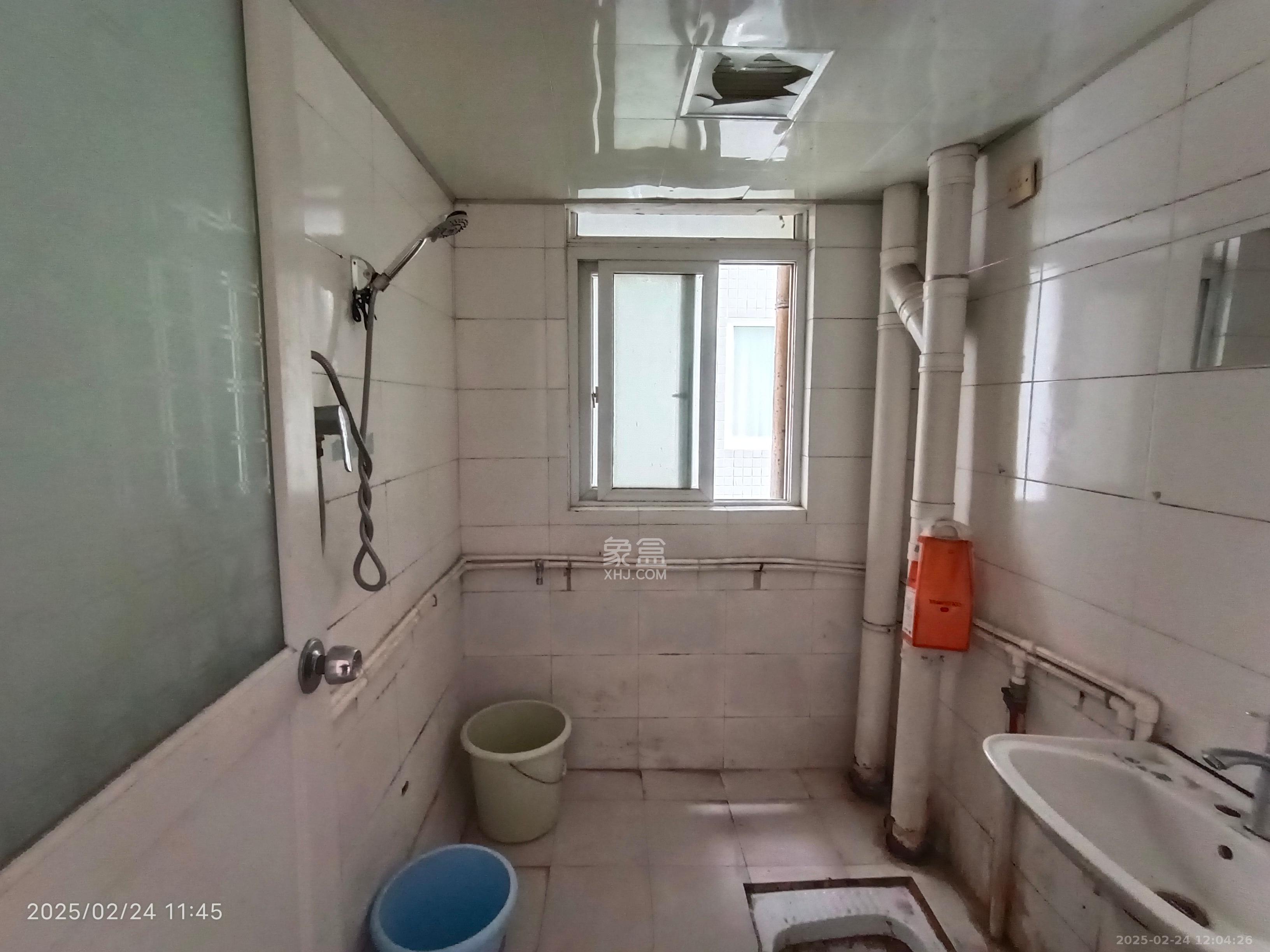 星沙教师公寓 3室2厅2卫 1600.0元/月 星沙教师公寓 3室2厅2卫 1600.0元/月室内图