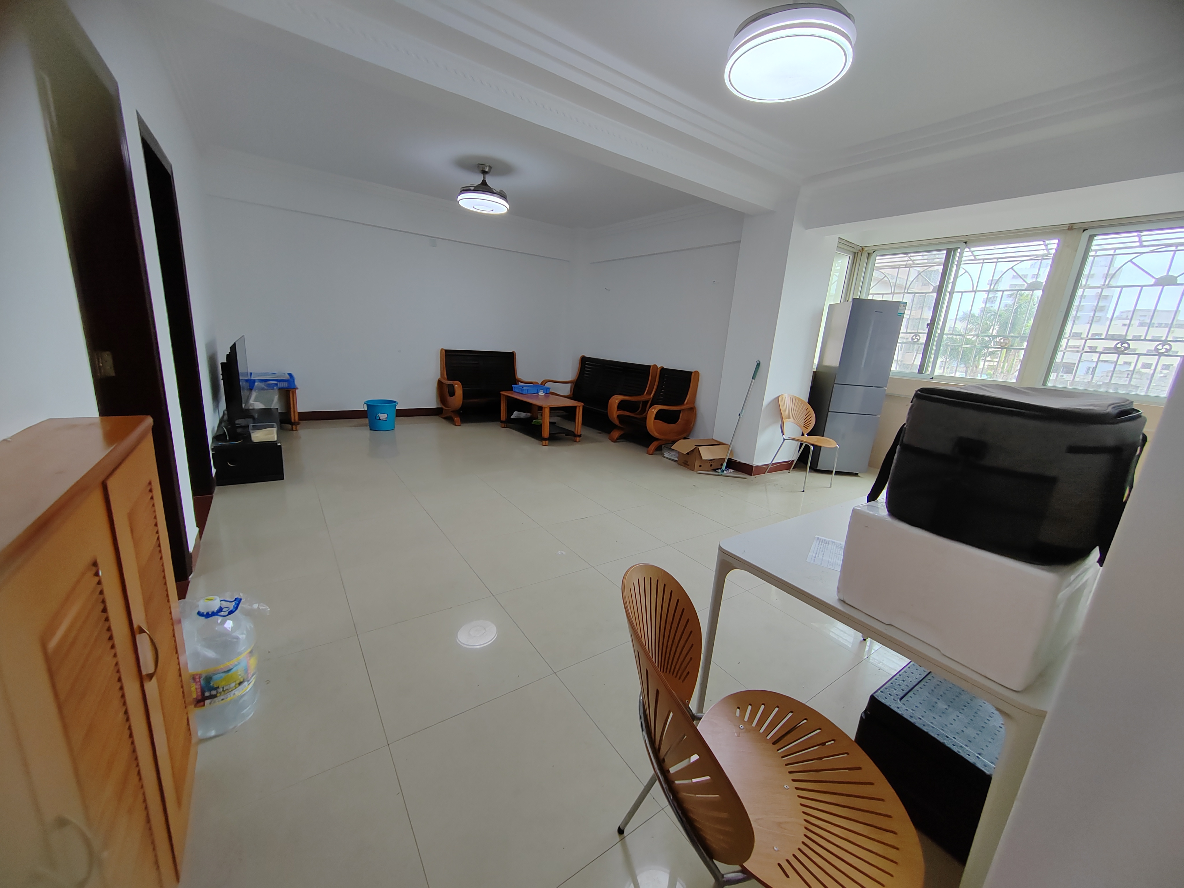 信力花苑  2室2厅1卫    126.0万 信力花苑  2室2厅1卫    126.0万客厅