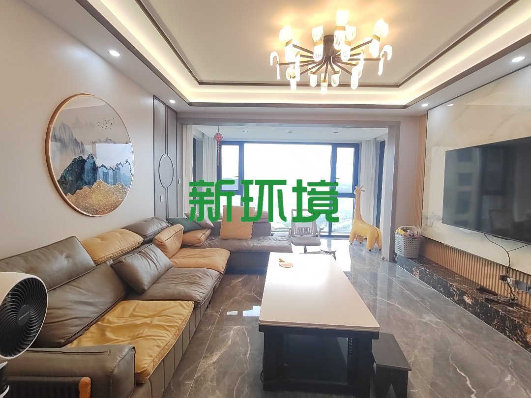 昊天珑璟湾  4室2厅2卫   112.00万客厅