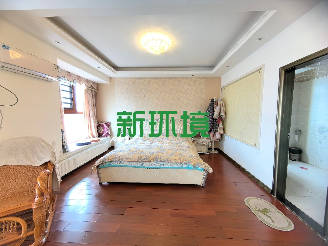东城首座  4室2厅2卫   88.00万客厅
