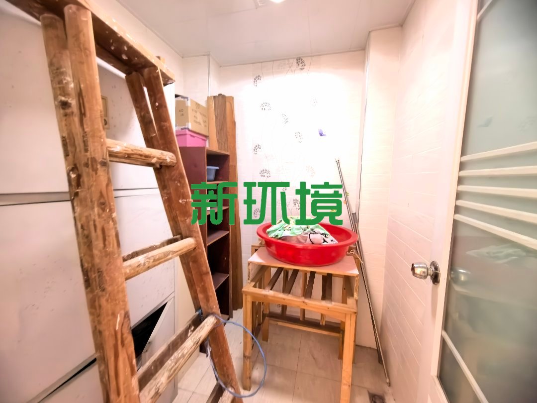 颐乐新村南苑  4室2厅2卫   65.00万客厅