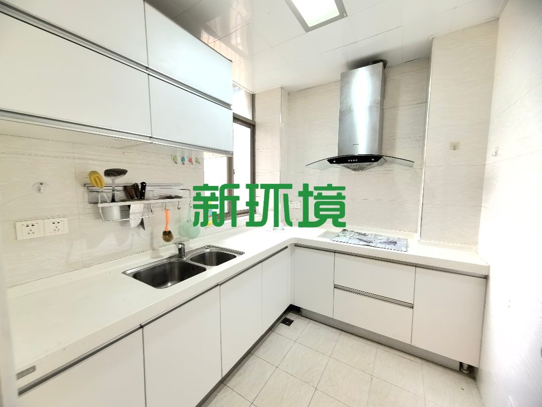 颐乐新村南苑  4室2厅2卫   65.00万客厅