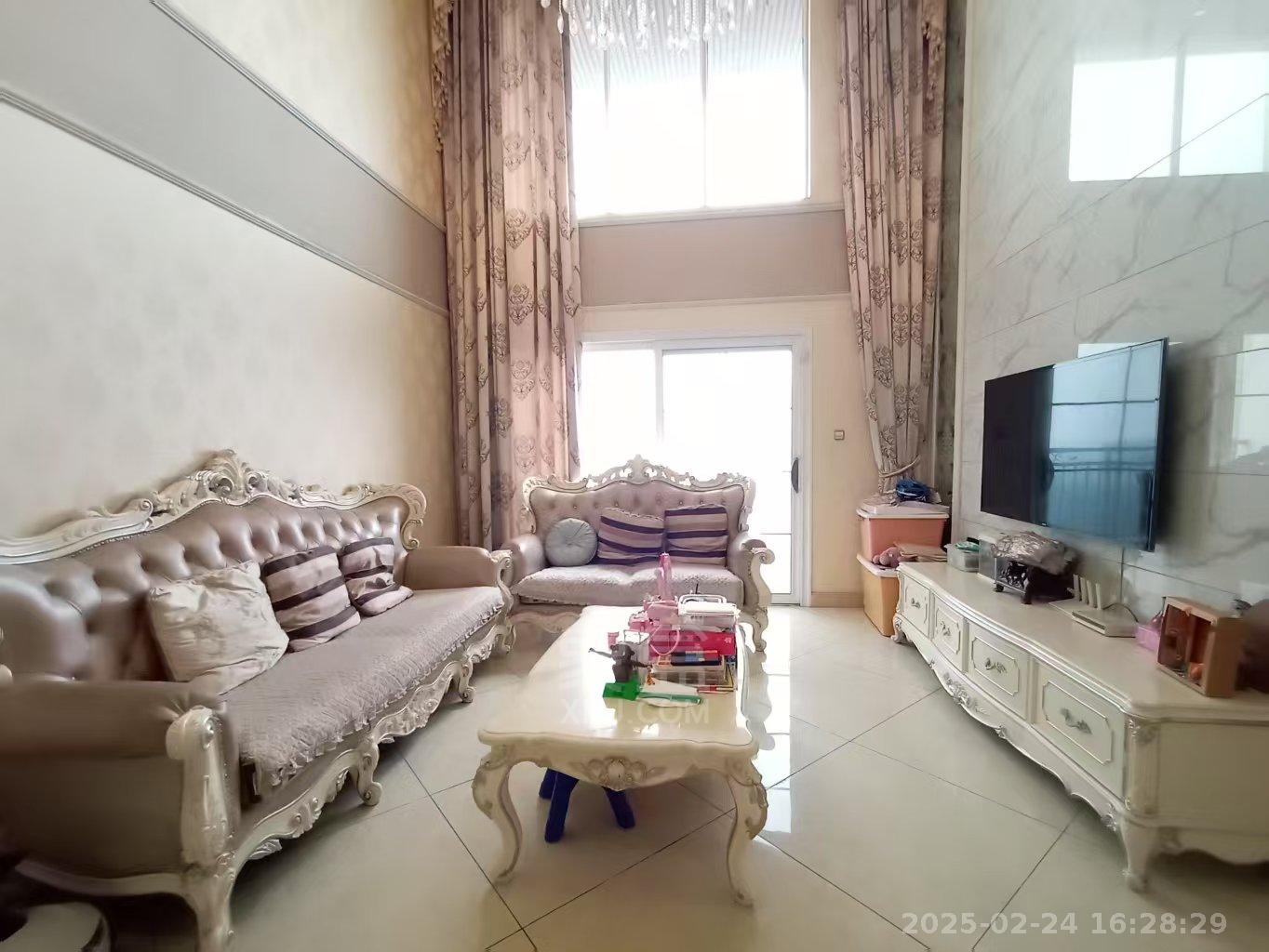 经世皇城  5室2厅3卫    4000.0元/月 经世皇城  5室2厅3卫    4000.0元/月