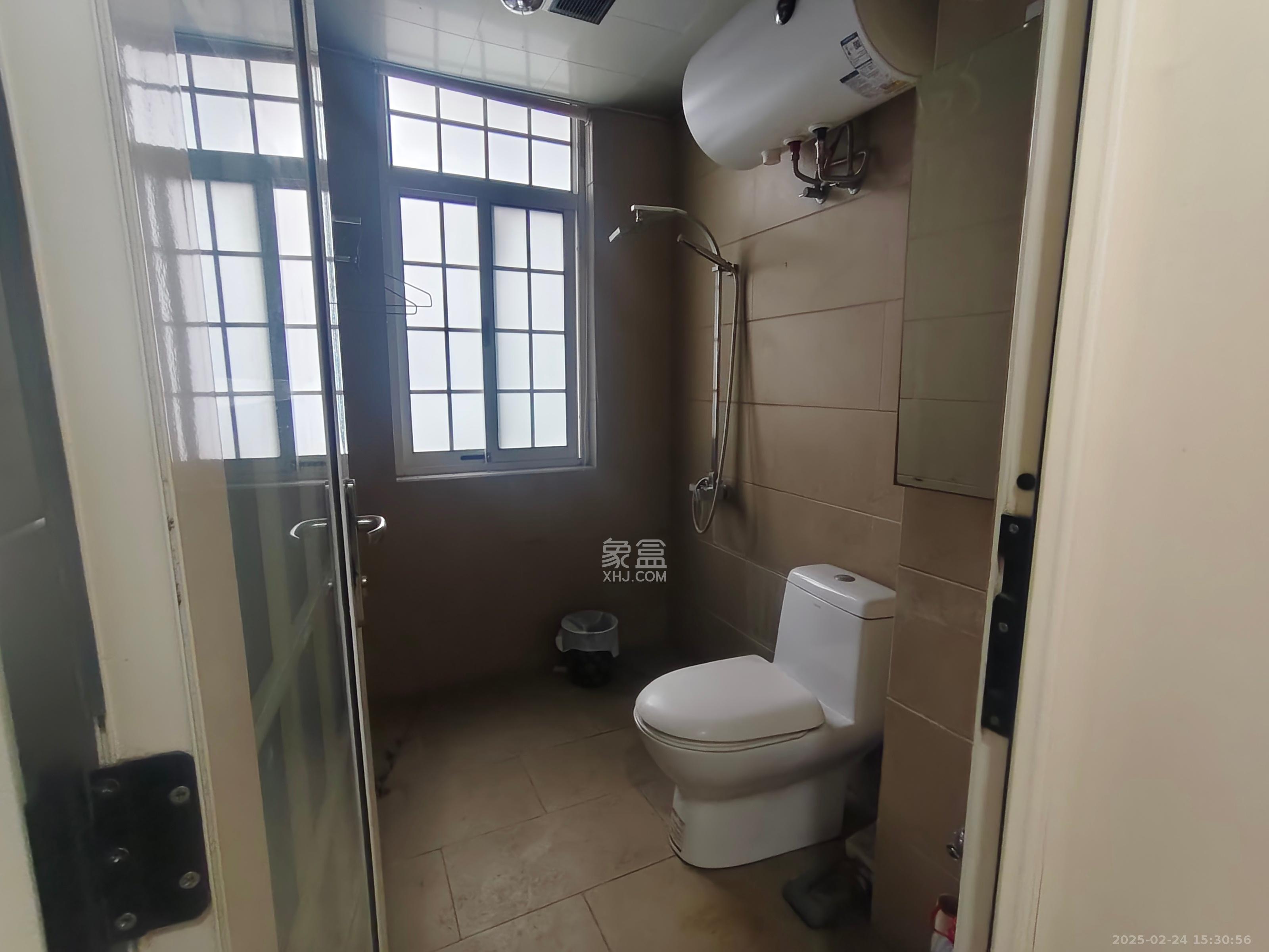阳明山庄  3室2厅2卫   2700.00元/月室内图