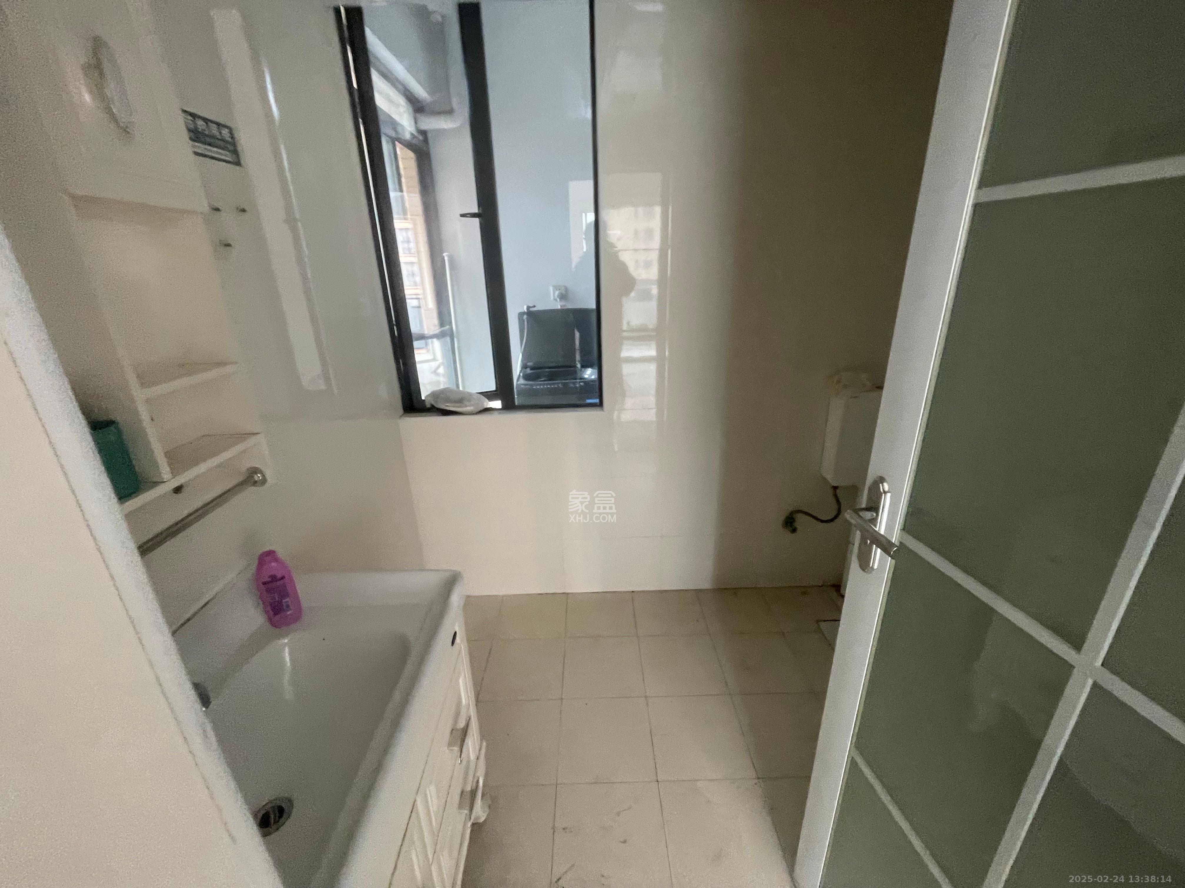 兴威帕克水岸  1室2厅1卫    2500.0元/月 兴威帕克水岸  1室2厅1卫    2500.0元/月室内图