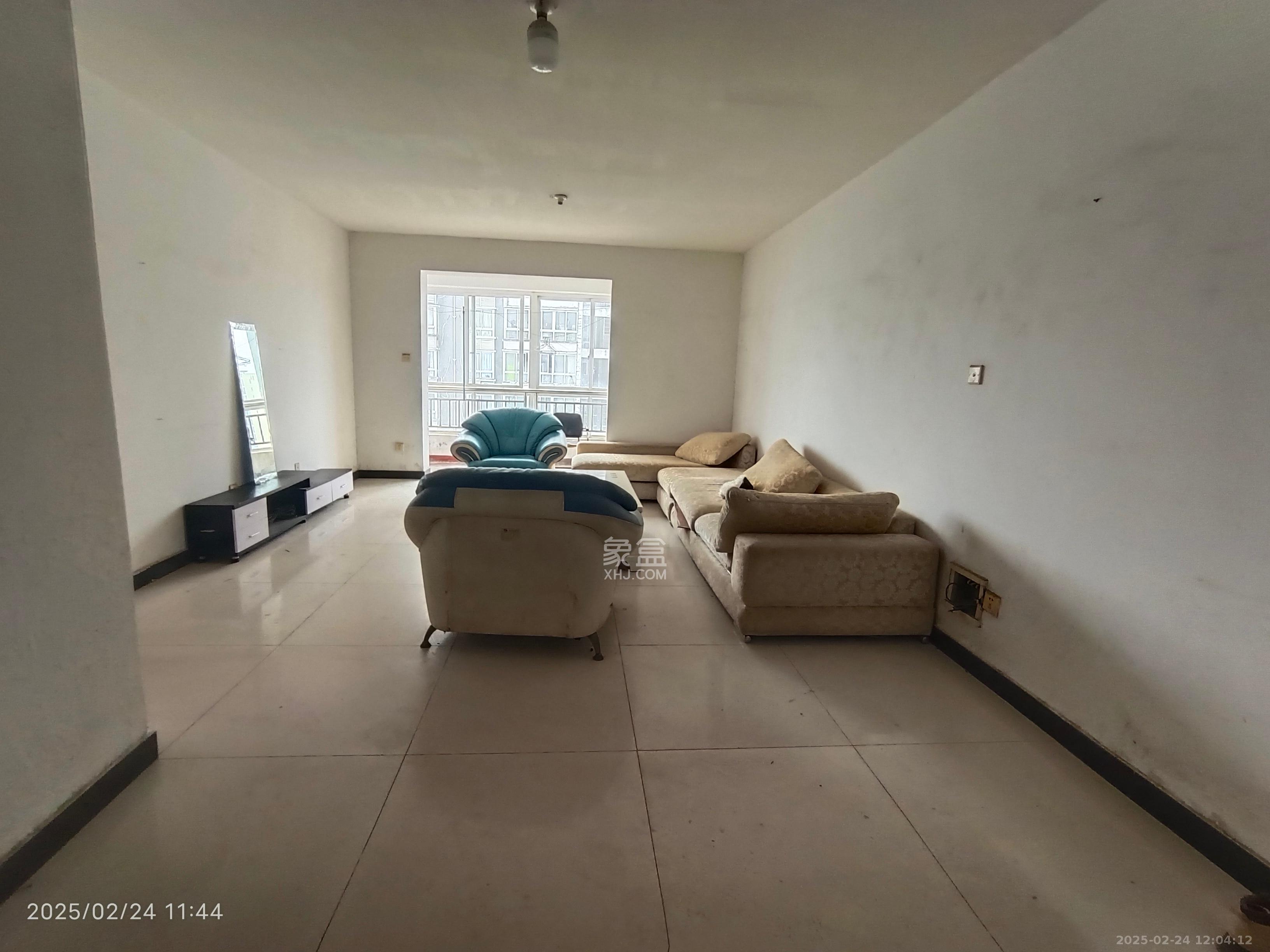 星沙教师公寓 3室2厅2卫 1600.0元/月 星沙教师公寓 3室2厅2卫 1600.0元/月室内图