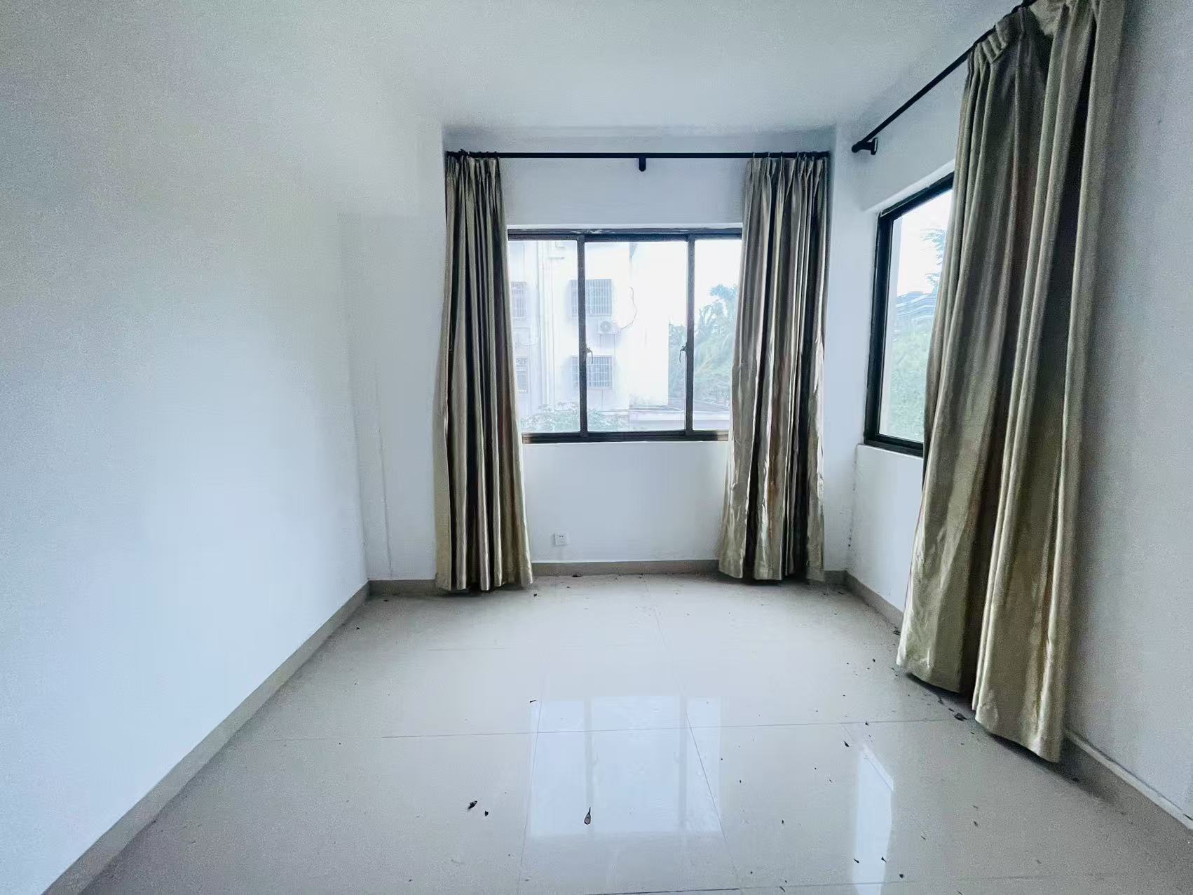 甸昆路9号 8室3厅4卫 9000.0元/月 甸昆路9号 8室3厅4卫 9000.0元/月室内图