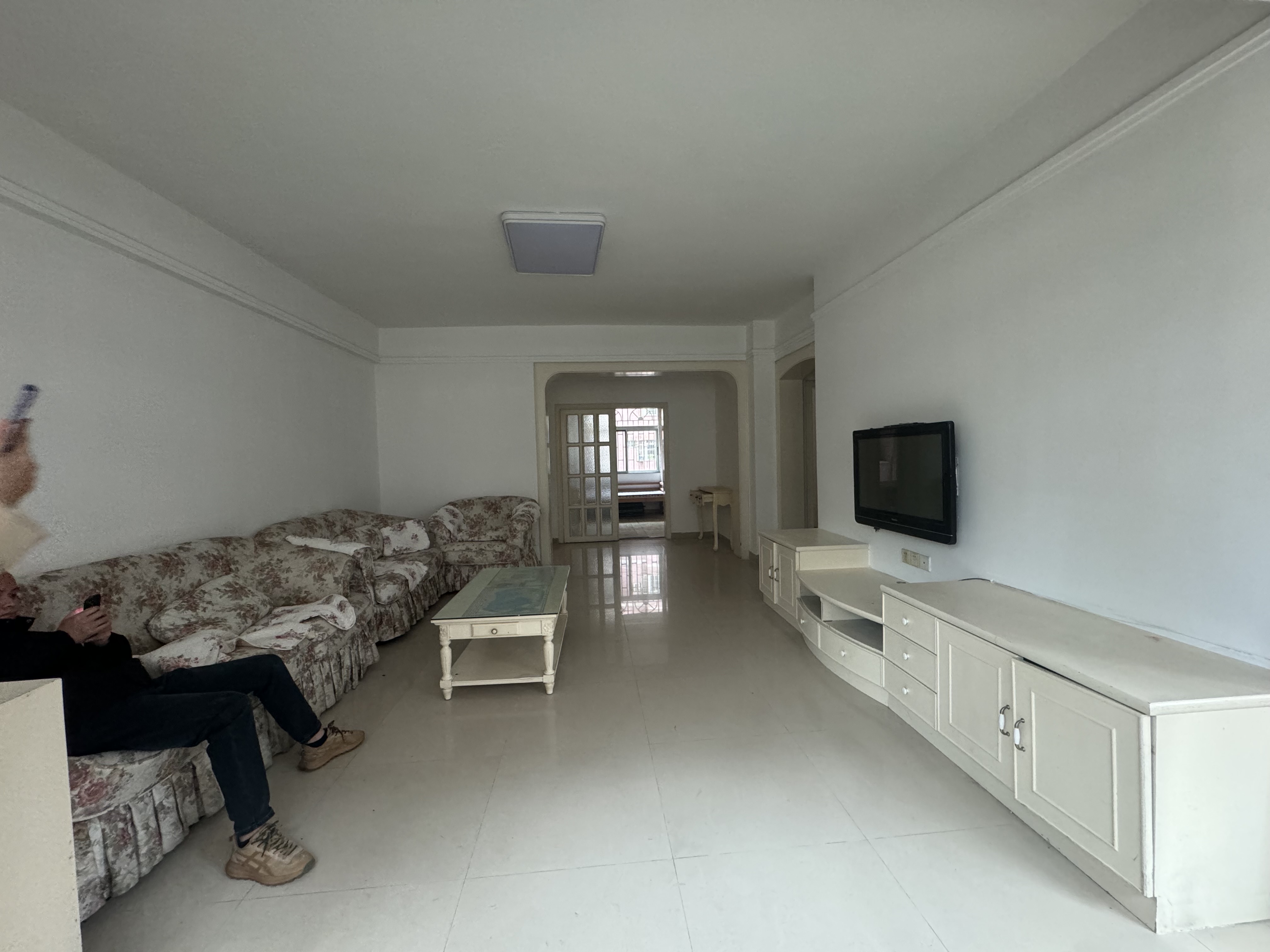 现代花园一期 3室2厅2卫 120.0万 现代花园一期 3室2厅2卫 120.0万客厅