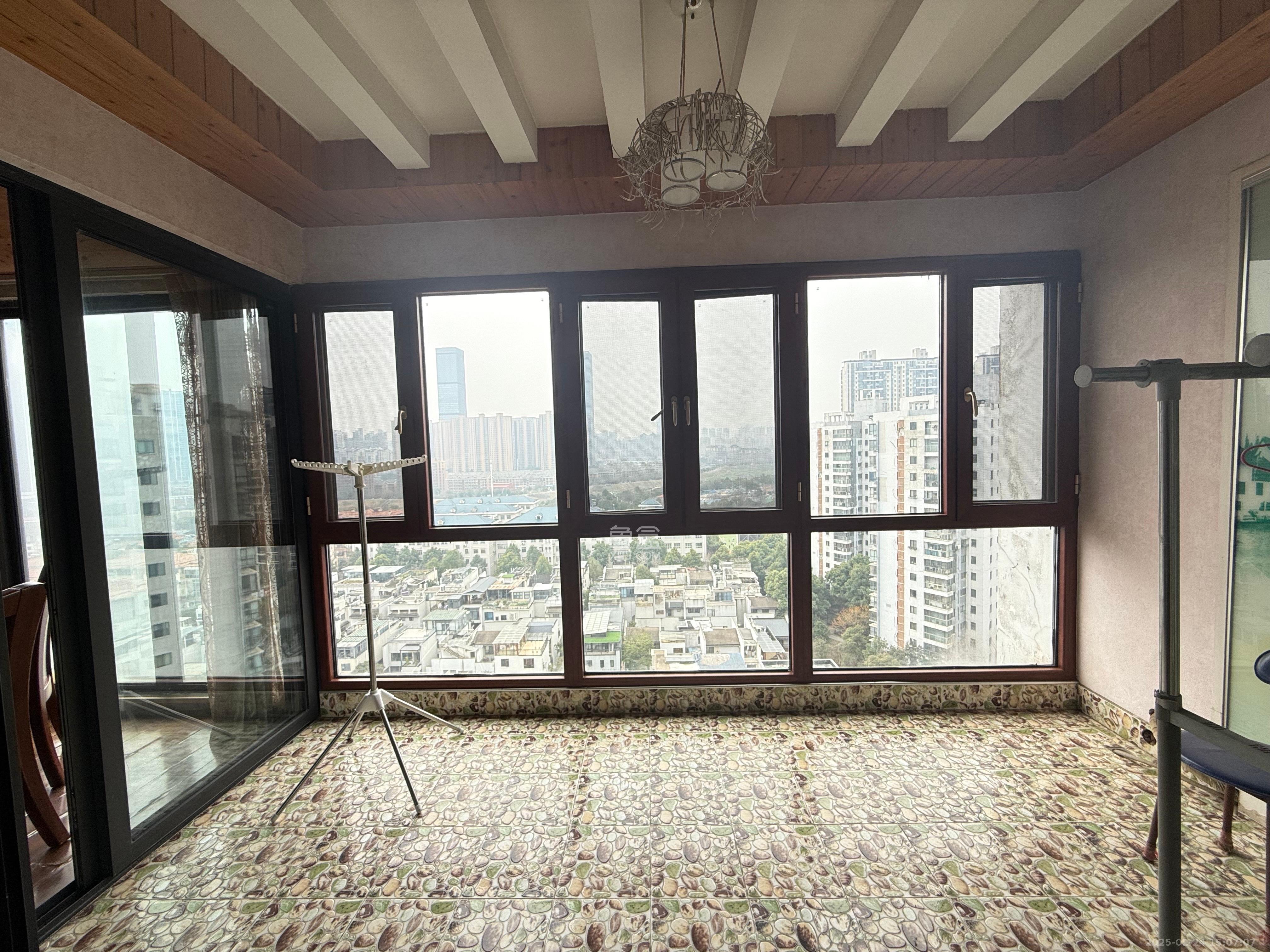 西街花园  3室2厅2卫   4200.00元/月室内图