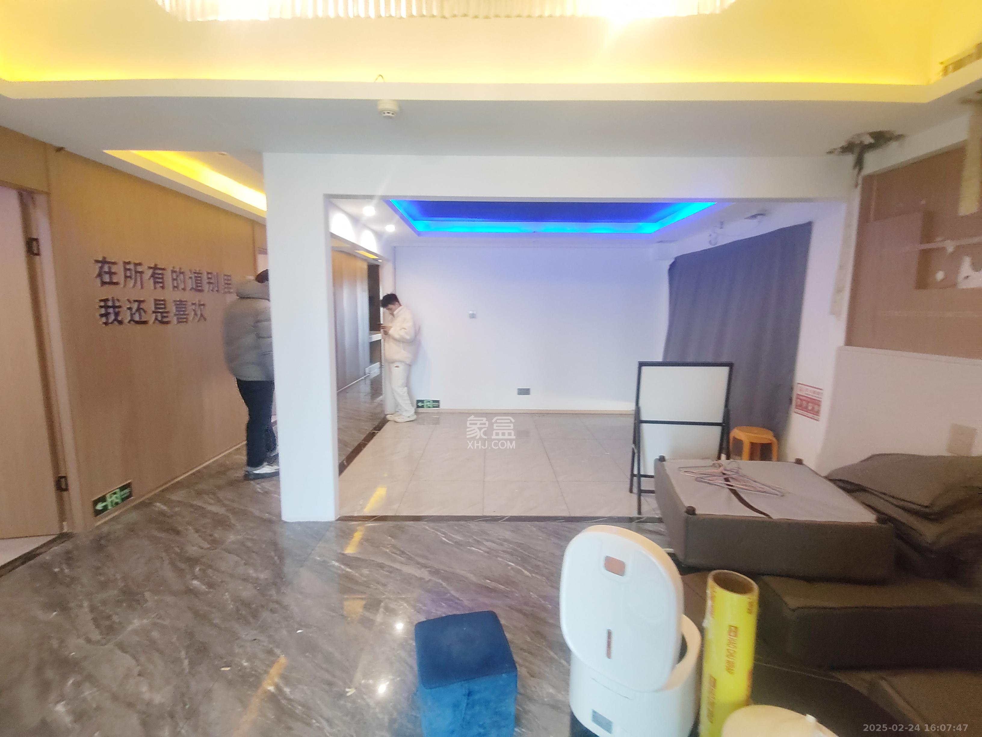 新世界百货（湖南供销大厦）  7室1厅1卫    8000.0元/月室内图