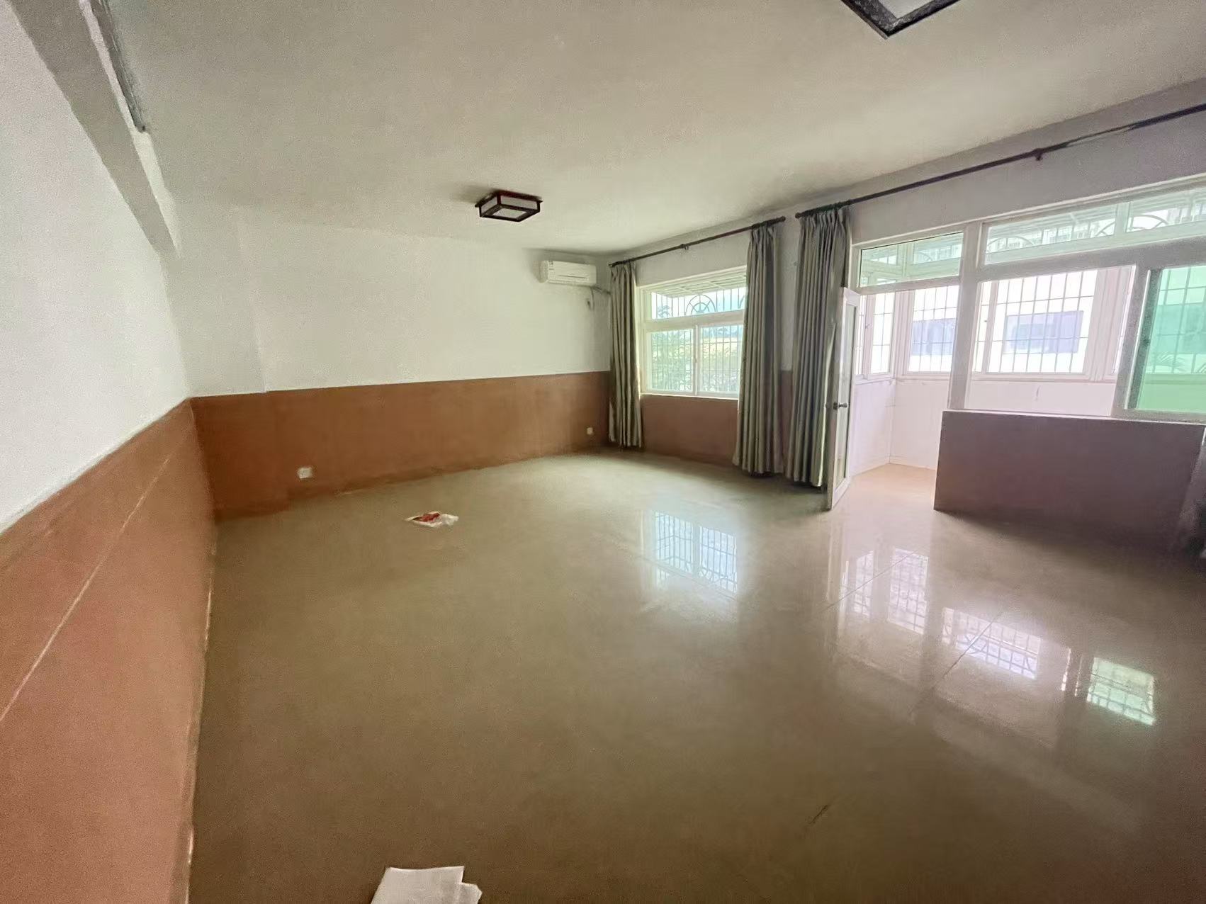 甸昆路9号 8室3厅4卫 9000.0元/月 甸昆路9号 8室3厅4卫 9000.0元/月室内图